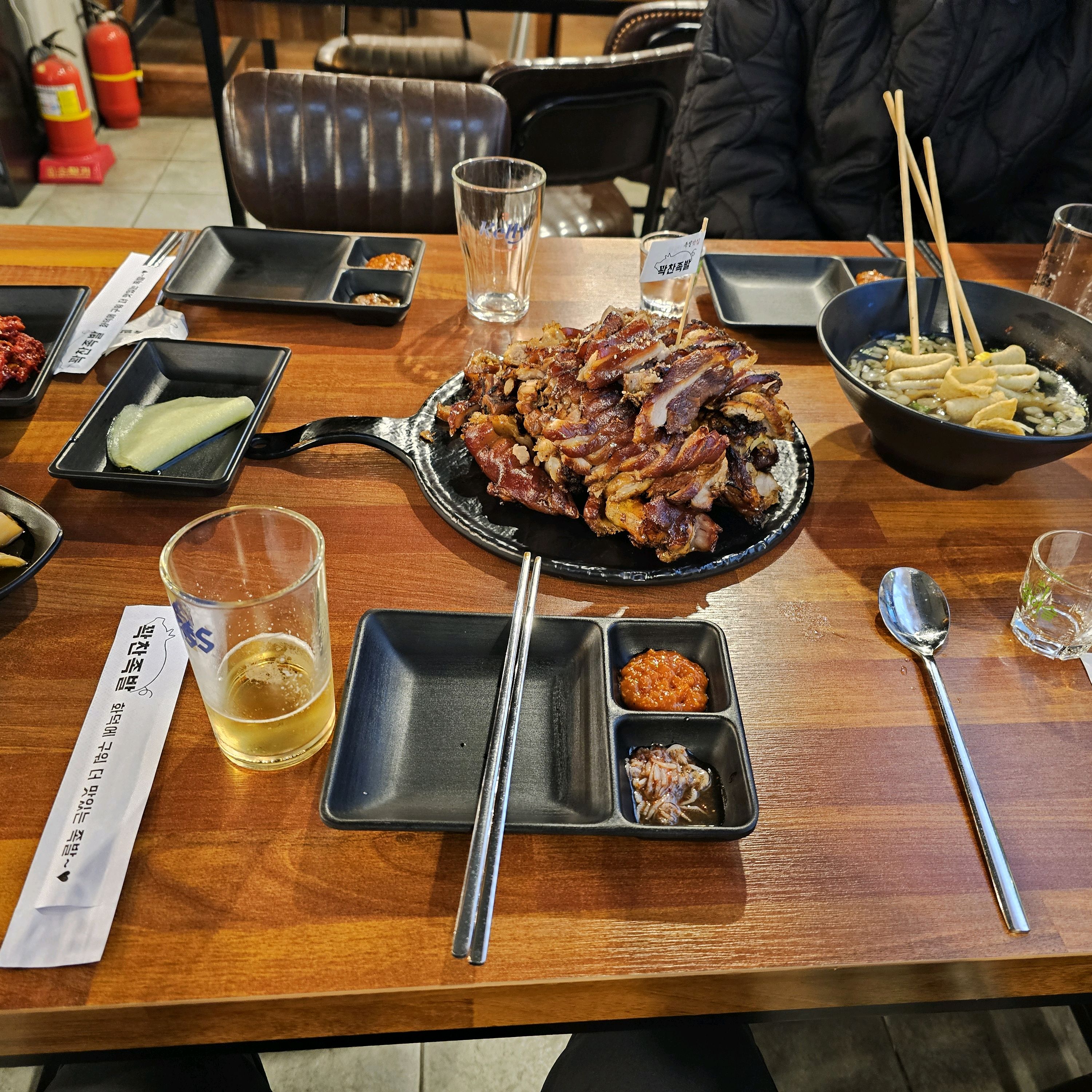 추운날씨에 와서 부드럽고 따뜻한 족발 맛있게 먹었네요. 기본 안주인 오뎅도 따뜻한게 좋네요