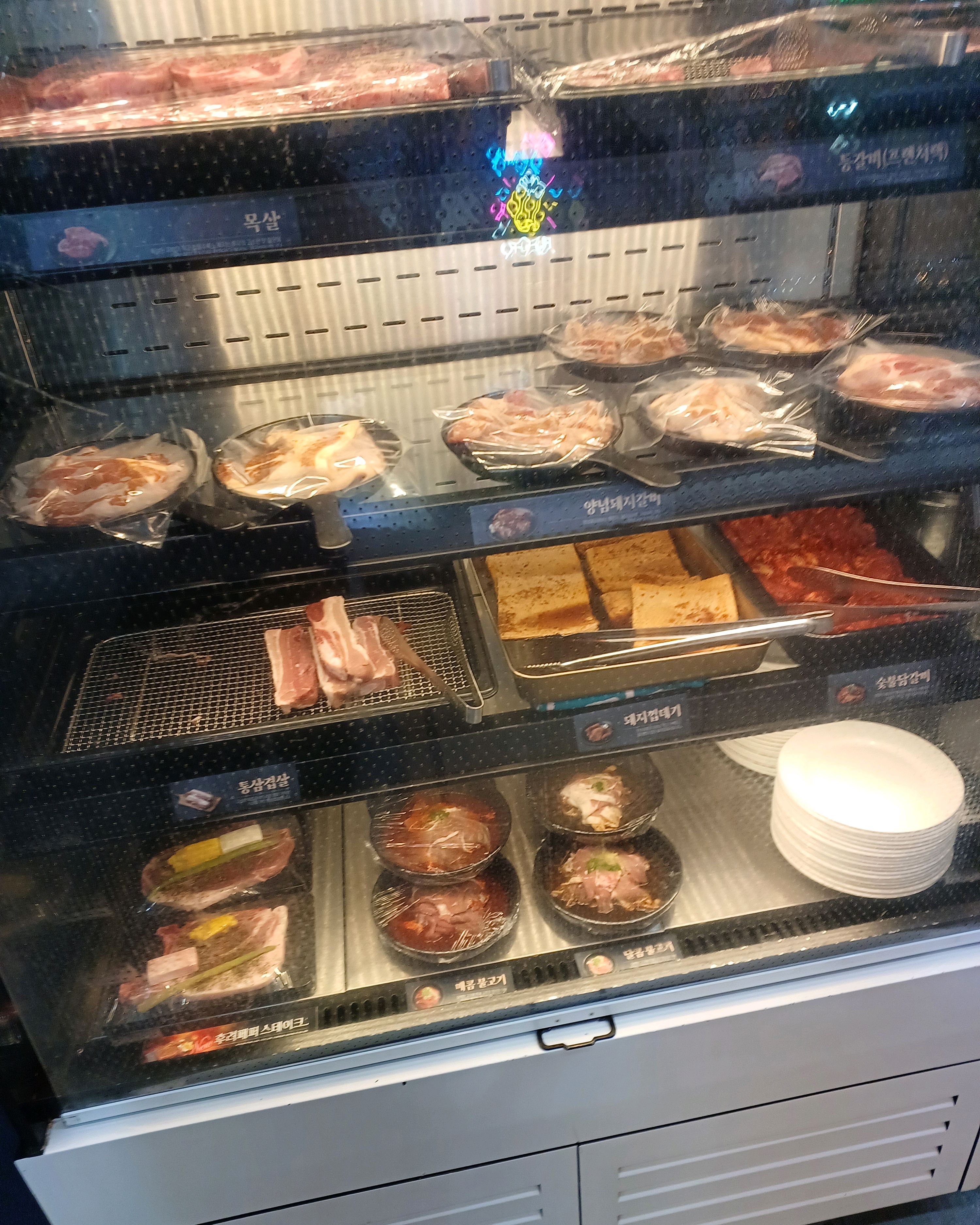 고기 종류도 다양하고 신선해서 그런지 잡내없이 맛있어요 사이드 메뉴도 많아서 좋았어요 - 비산동 맛집 명륜진사갈비 안양비산점
