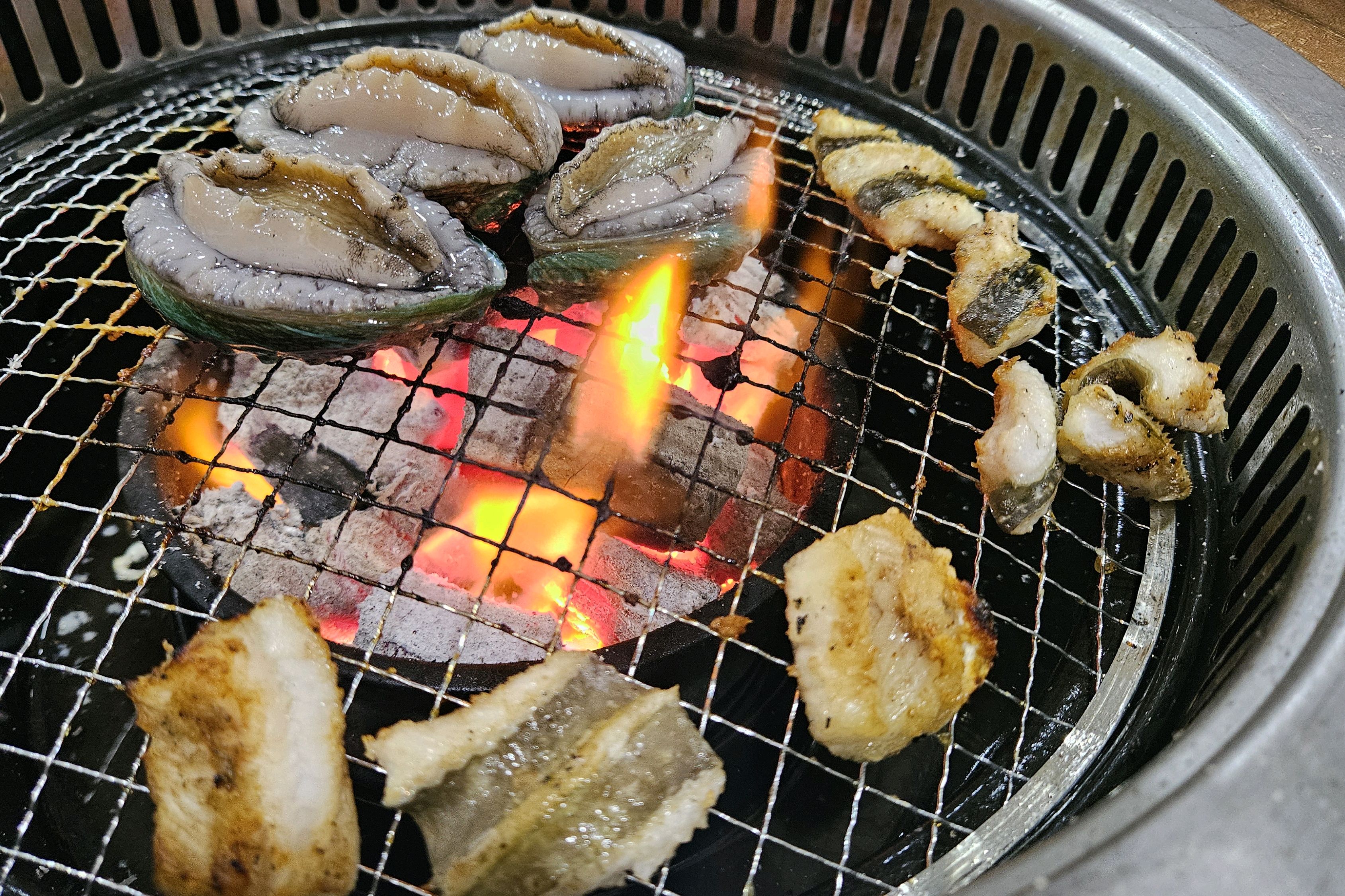보양식으로 최고였어요! 비가 내려 몸이 축축 쳐졌는데 기운이 싹 도네요! - 불당동 맛집 신가네장어구이 불당점