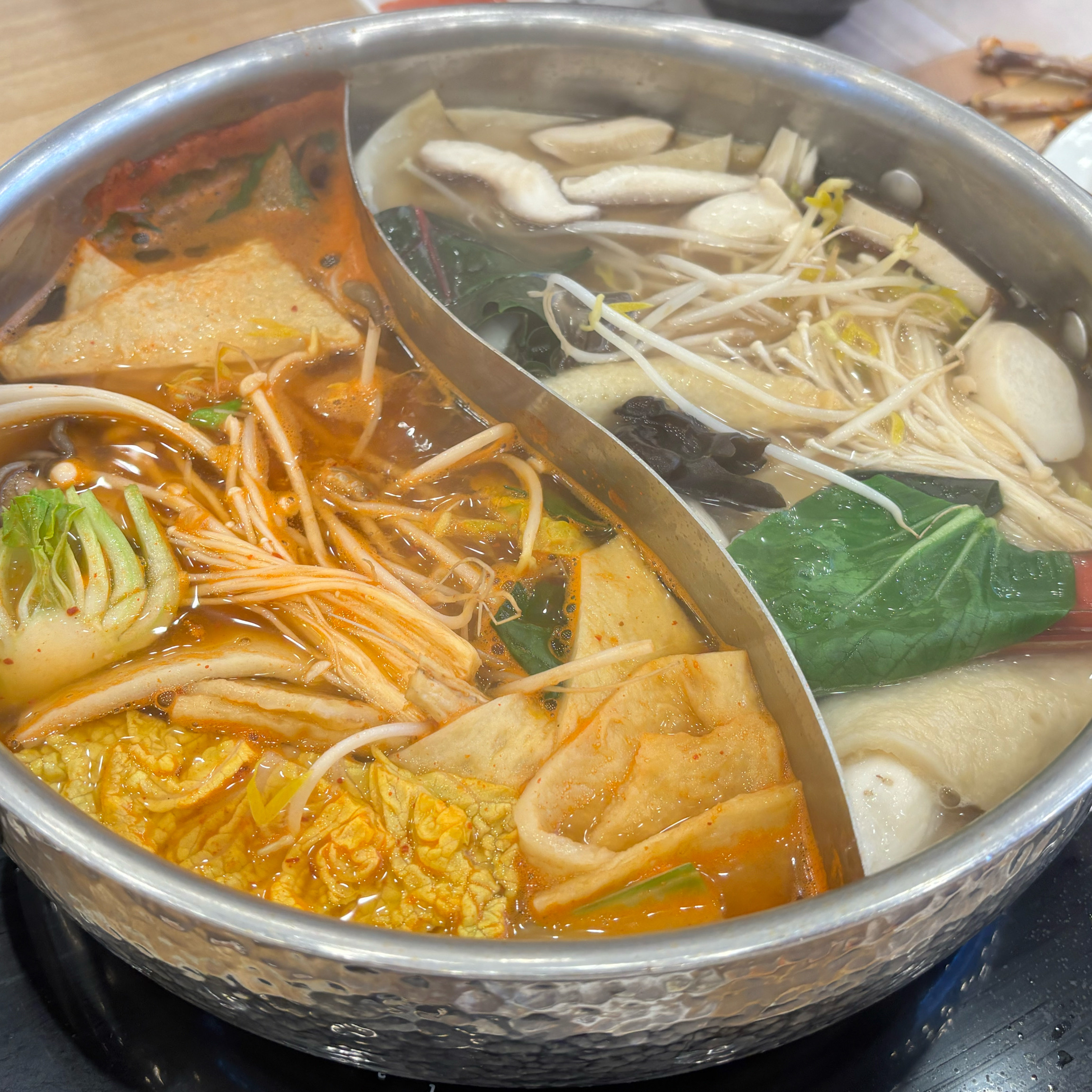 매장이 넓어서 이용하기 편리했어요! - 군산 수송동 맛집 샤브올데이 군산점
