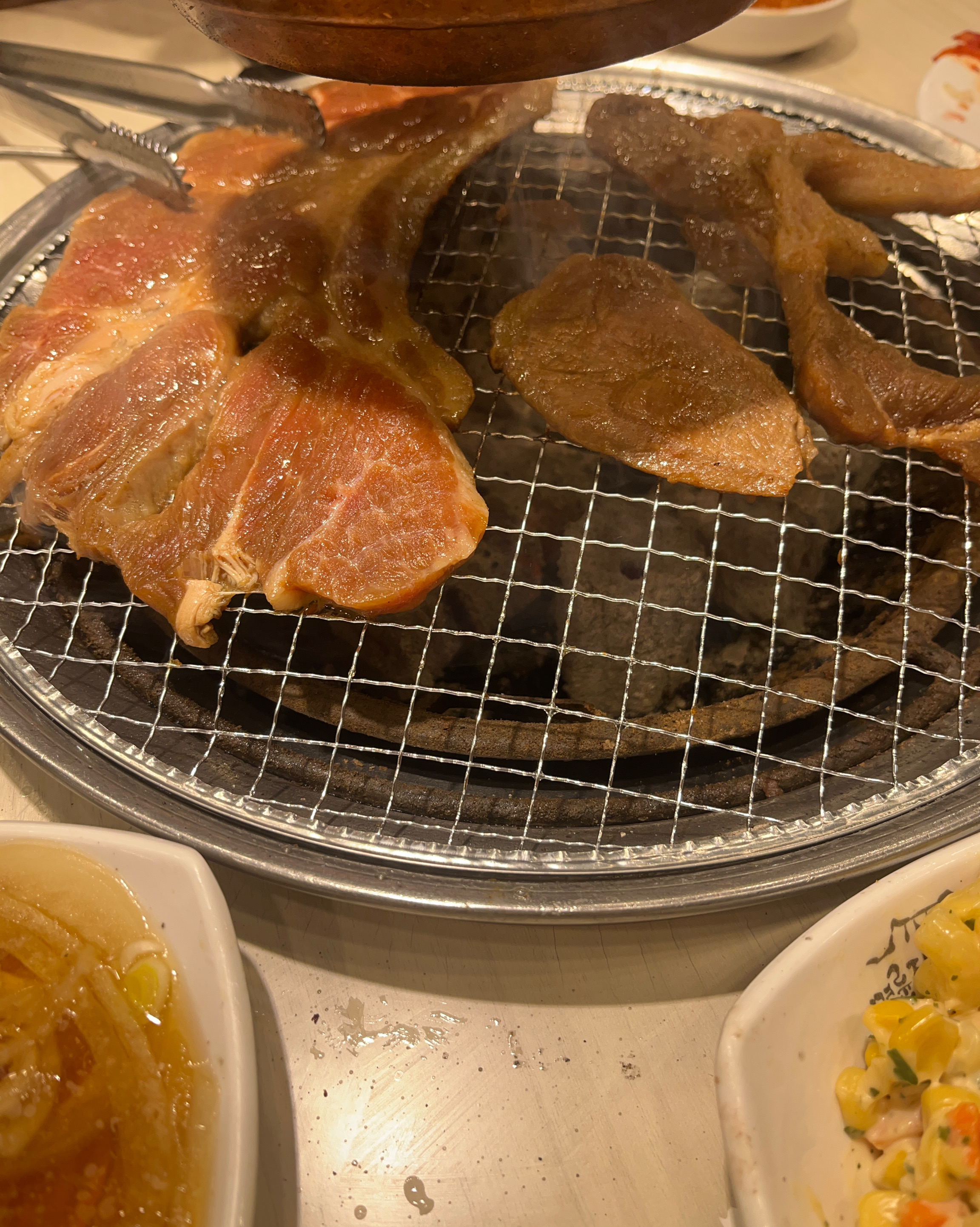 고기가 옛날보다 맛있고 직원분들이 너무너무 친절하시네요!! 주변에 사신다면 꼭 오시는거 추