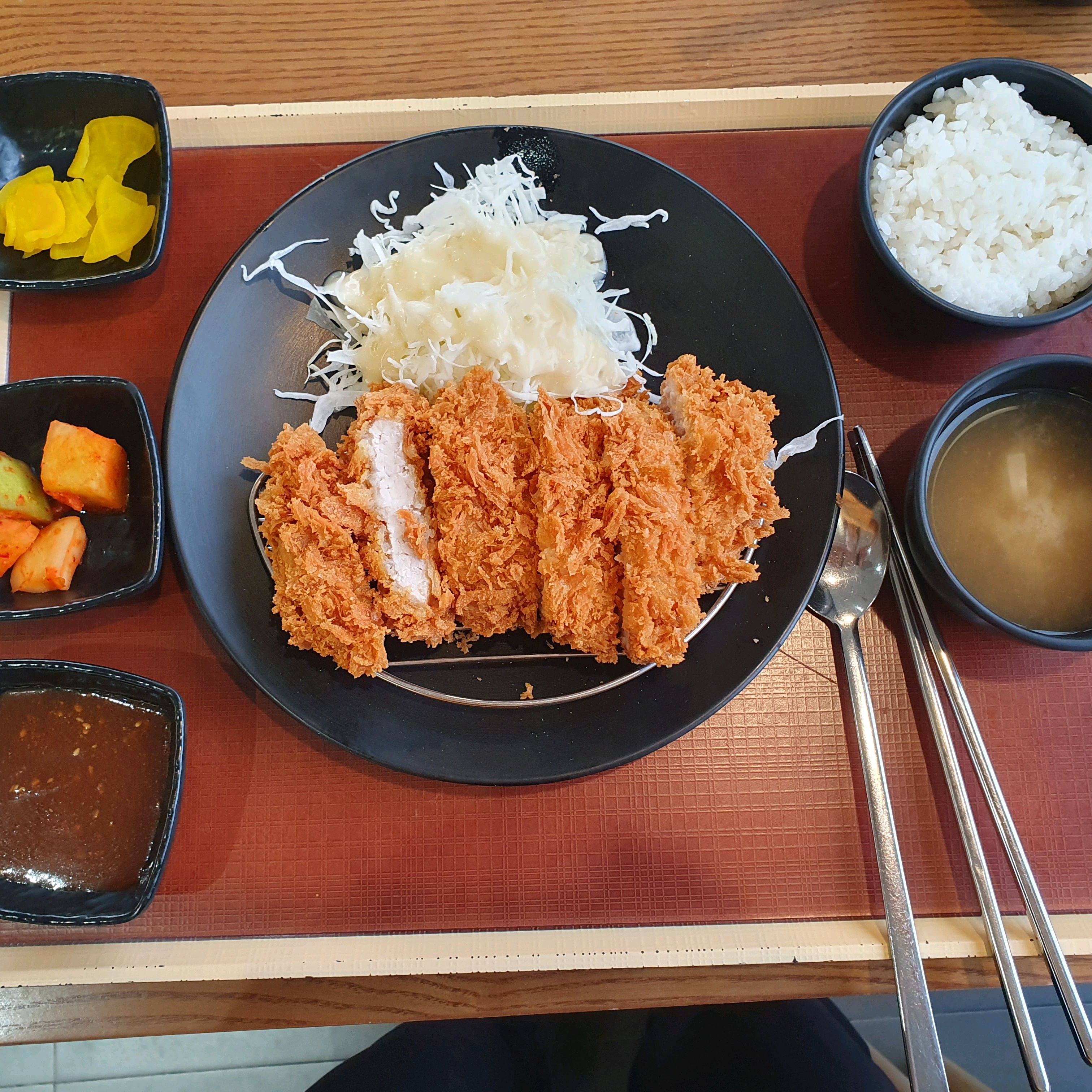 돈까스 바삭하고 맛있어요 - 제주 맛집 연돈