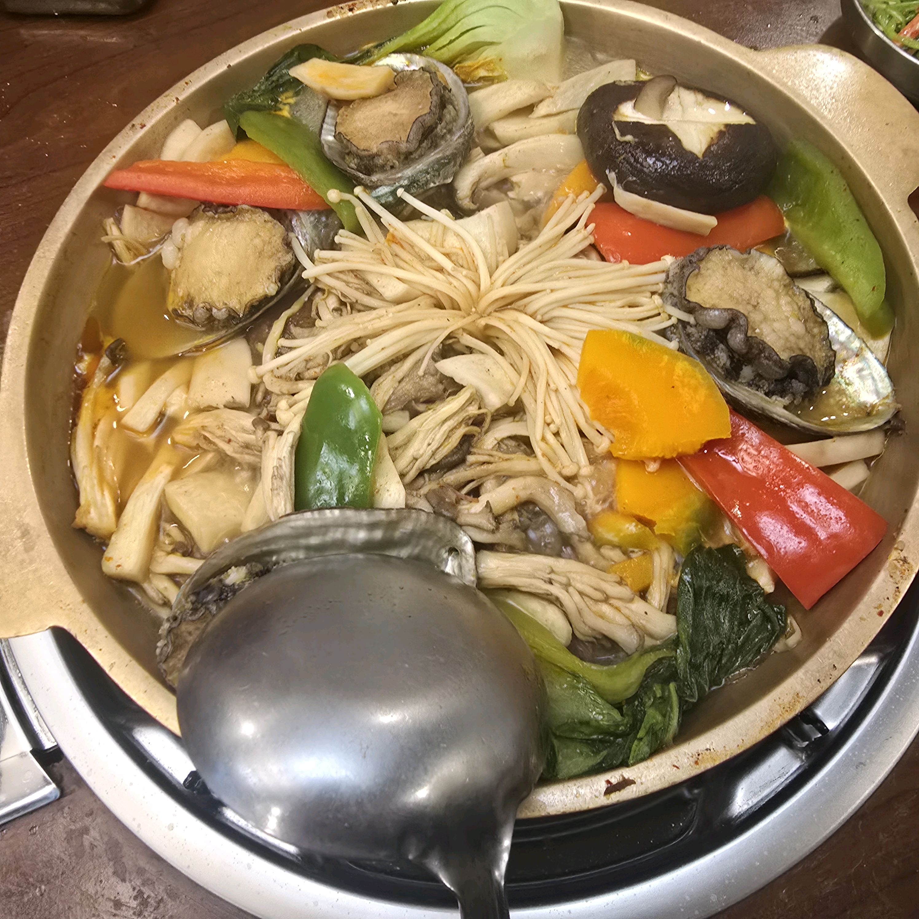 저녁 단체 회식으로 예약하고 방문했는데 전체적으로 정말 만족스러웠습니다.🥰😍 미리 세팅도