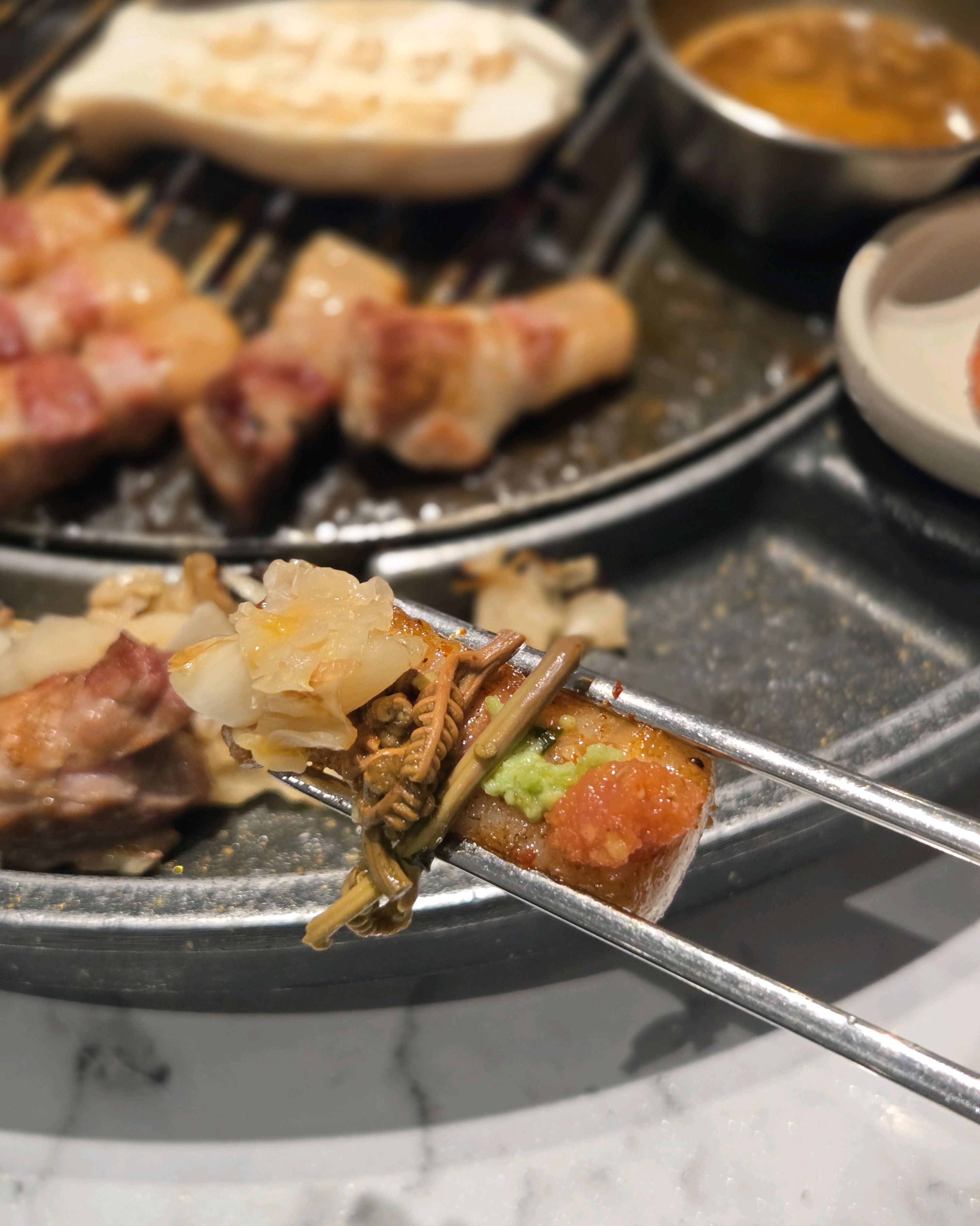 고기질이 너무 좋음. 보장된 맛집. 찍어먹을 소스도 골고루 있음 ! 천일염이랑 갈치속젓이 