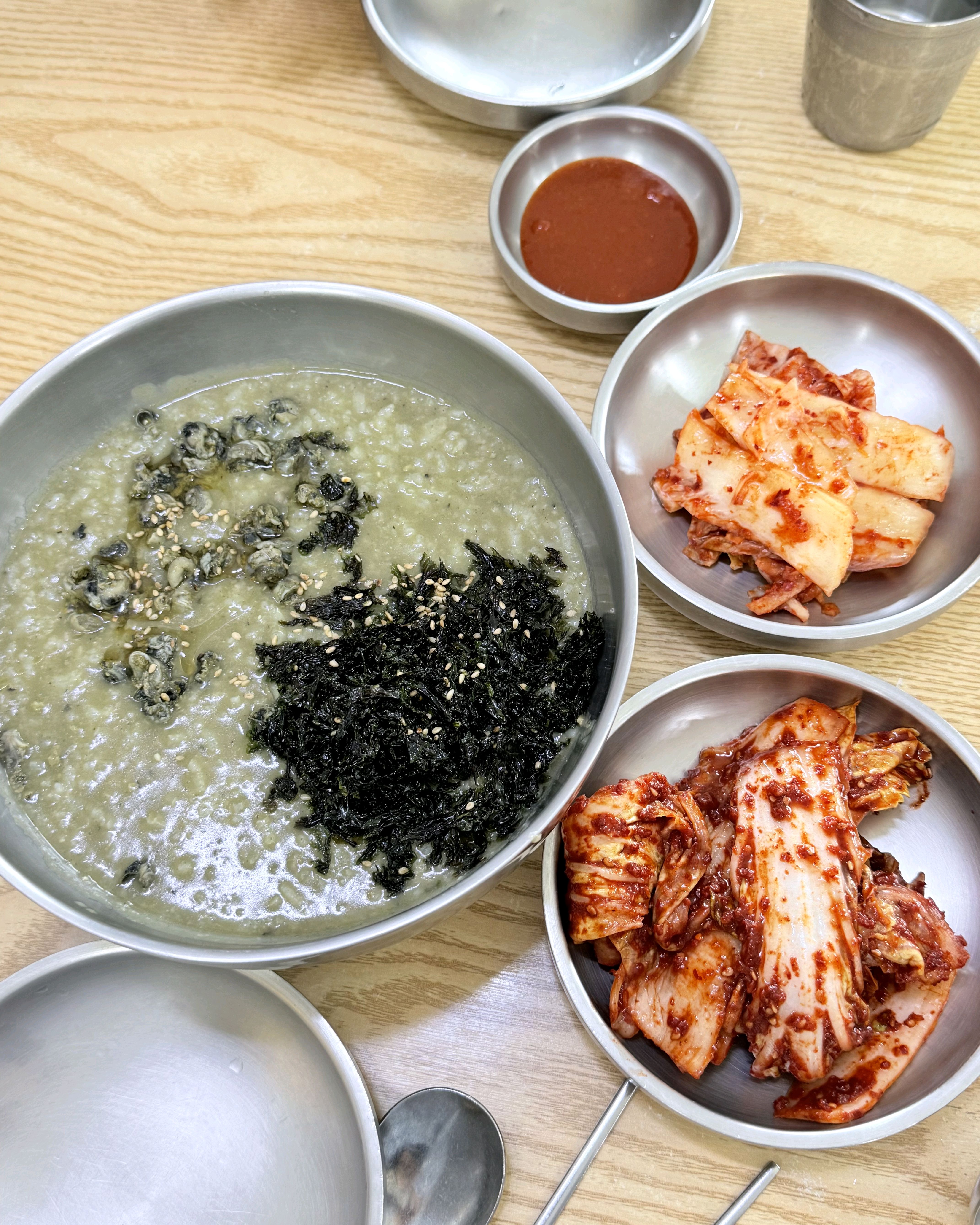 메뉴모두맛있어요! 직원도 친절하고 서비스좋아요ㅎㅎ - 제주 맛집 협재칼국수