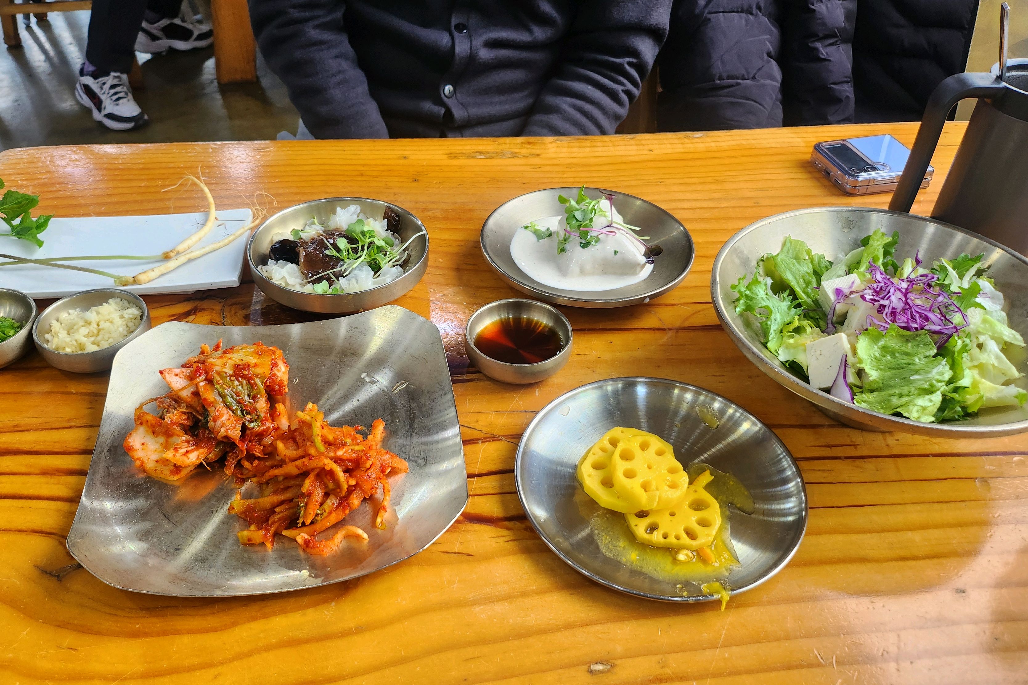 매번갈때마다 몸보신 제대로 한느낌 반찬 하나하나 맛없는반찬이 없이 - 안양 맛집 추오정남원추어탕 안양석수점