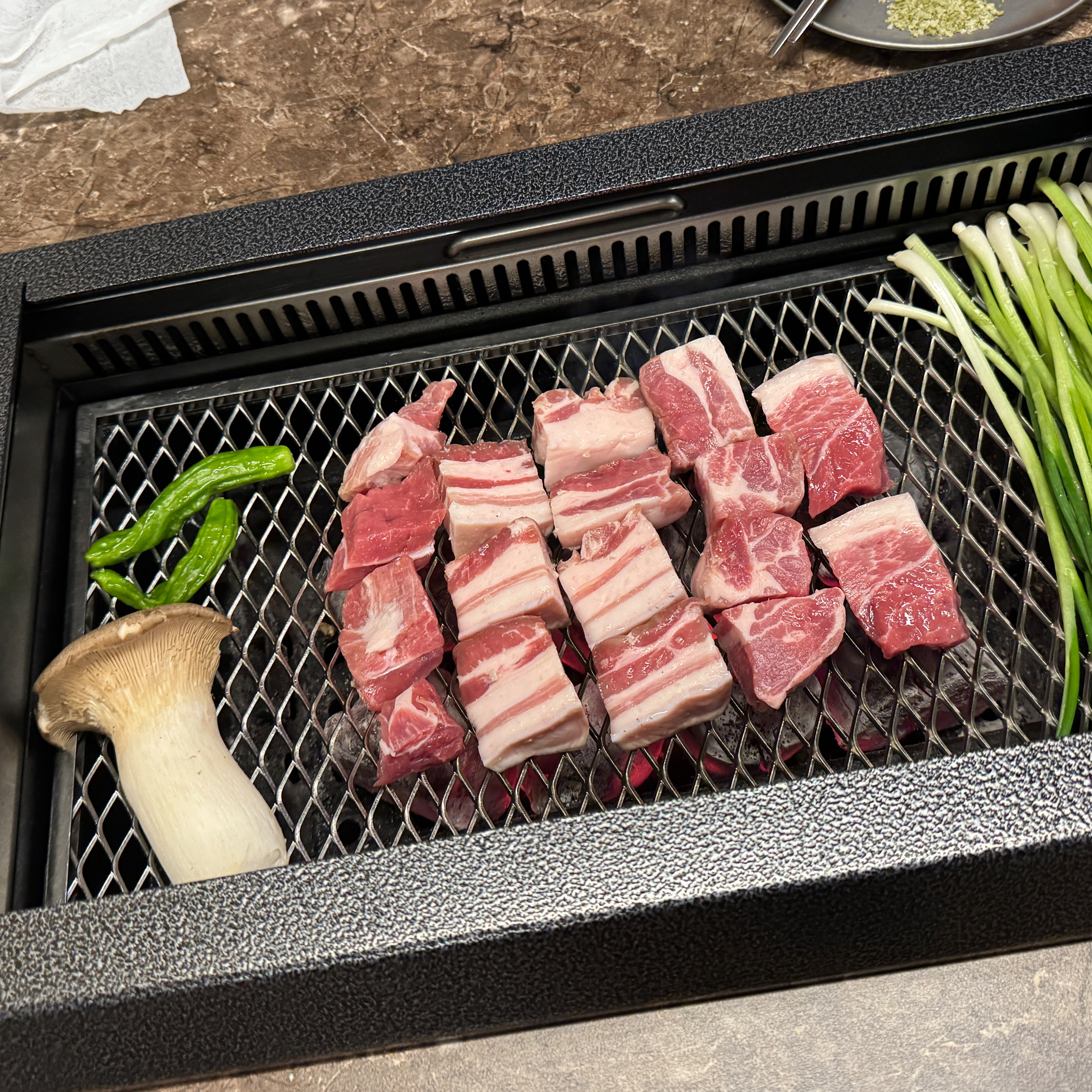 흑돼지 맛집 ♥️♥️ 너무 맛있네요 직접 구워주시는데 - 제주 맛집 포크80 제주공항점