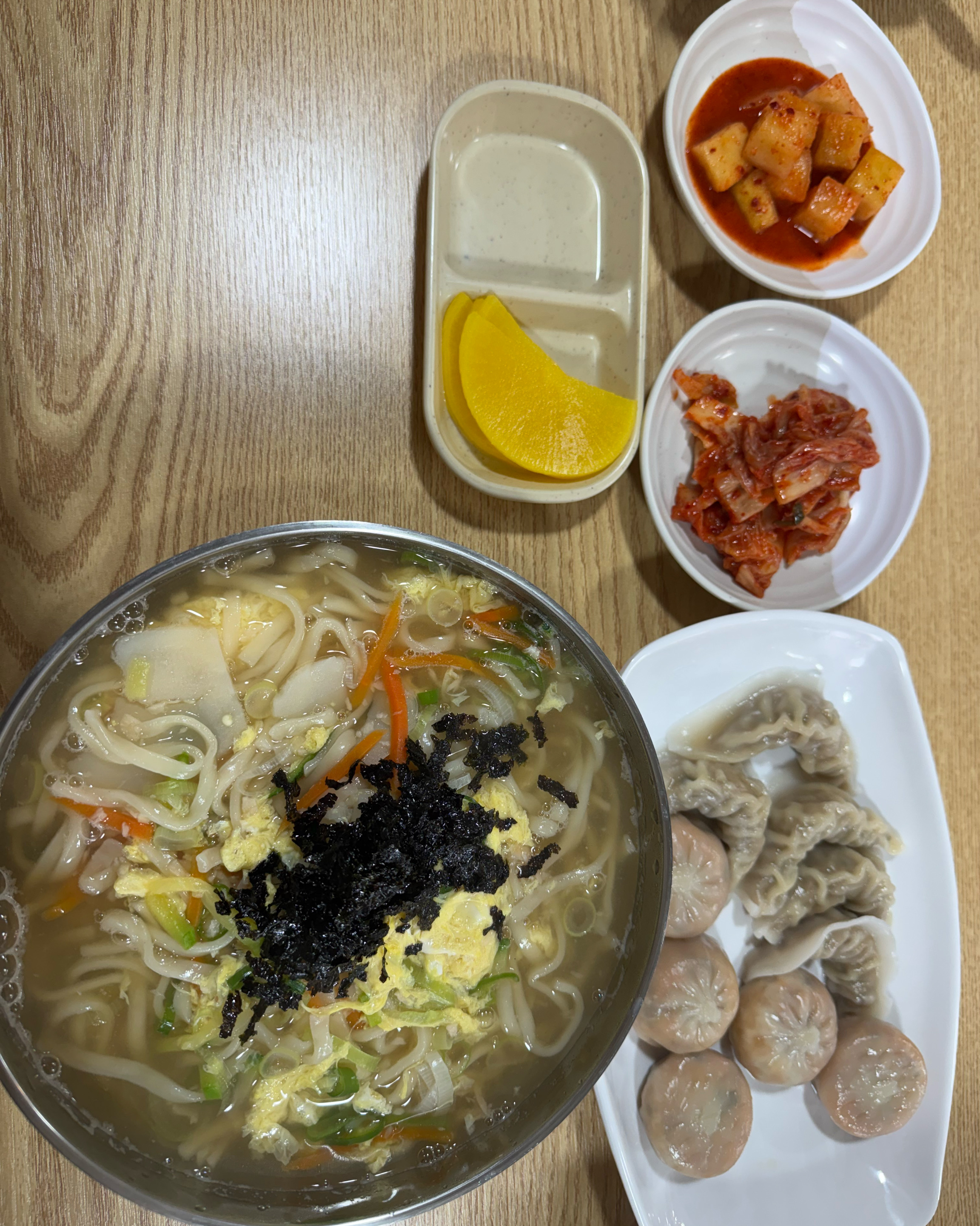 혼자, 또는 친구들과도 시간 날 때마다 자주 오는 식당입니다!! - 천호동 맛집 면사무소