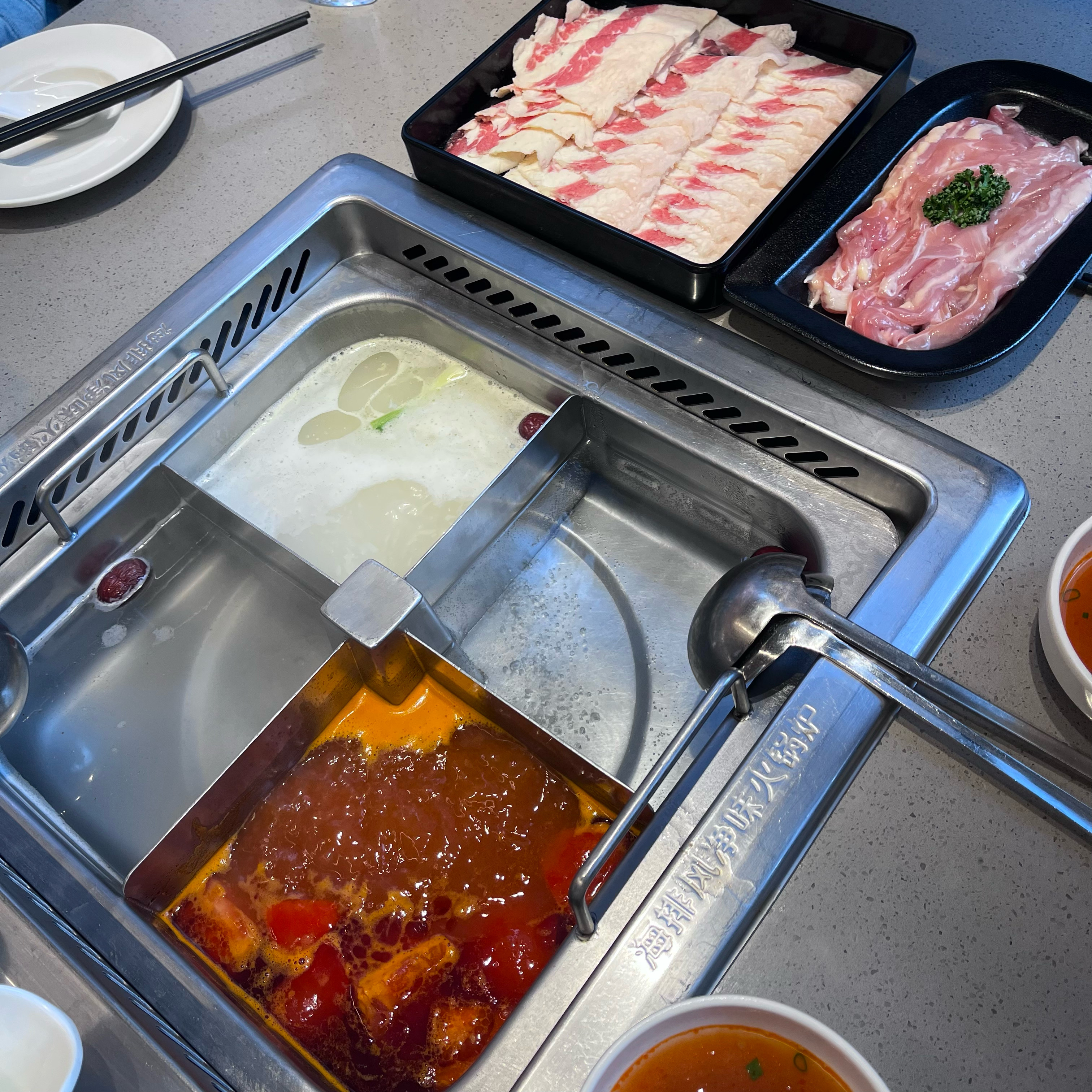 홍대점에서 웨이팅 실패하고 네이버로 예약 후 방문했는데 대기시간 거의 없이 입장할 수 있어