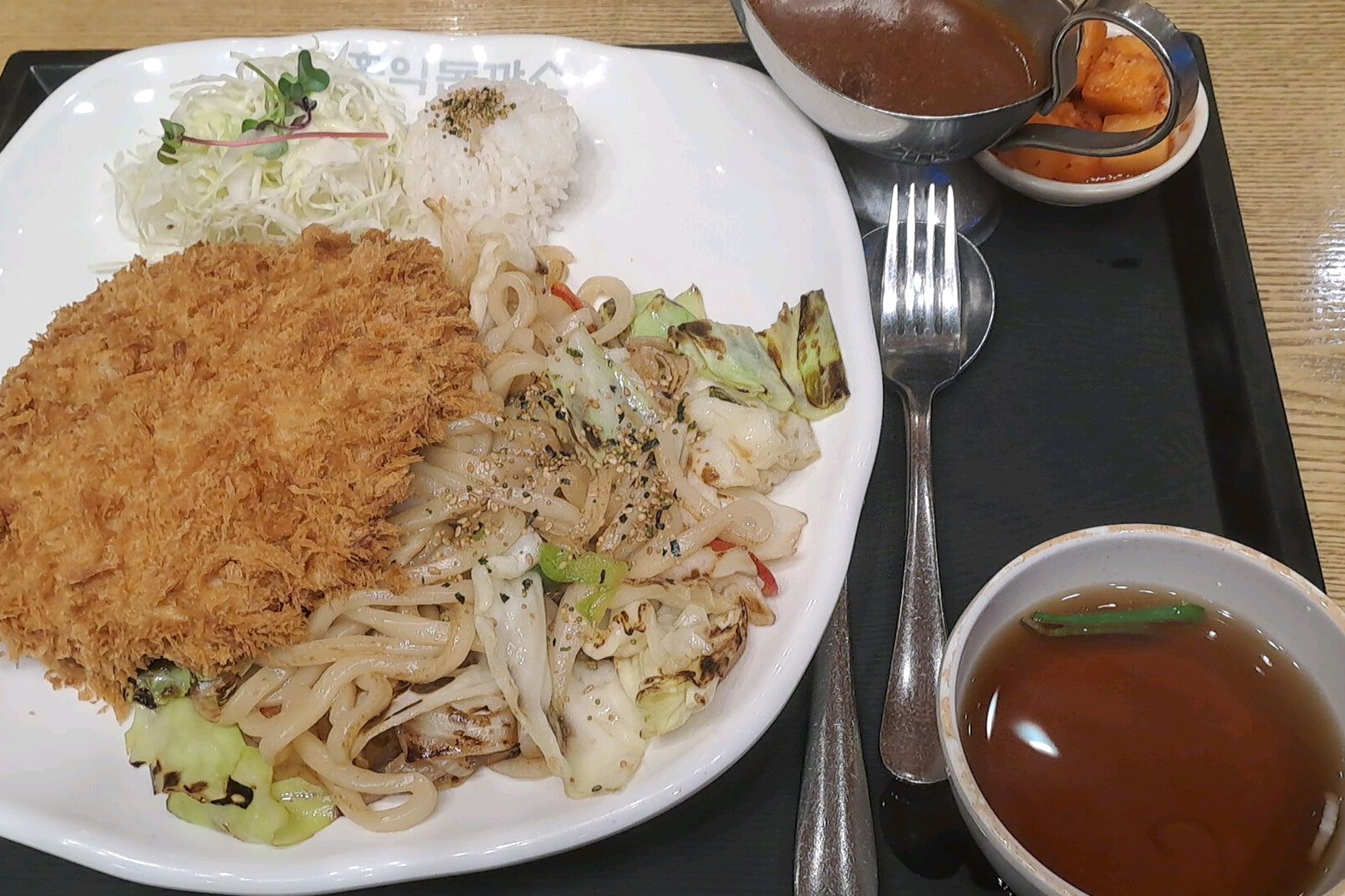 매장도 넓고 깔끔했습니다!! - 온양온천 맛집 홍익돈까스 온양온천점