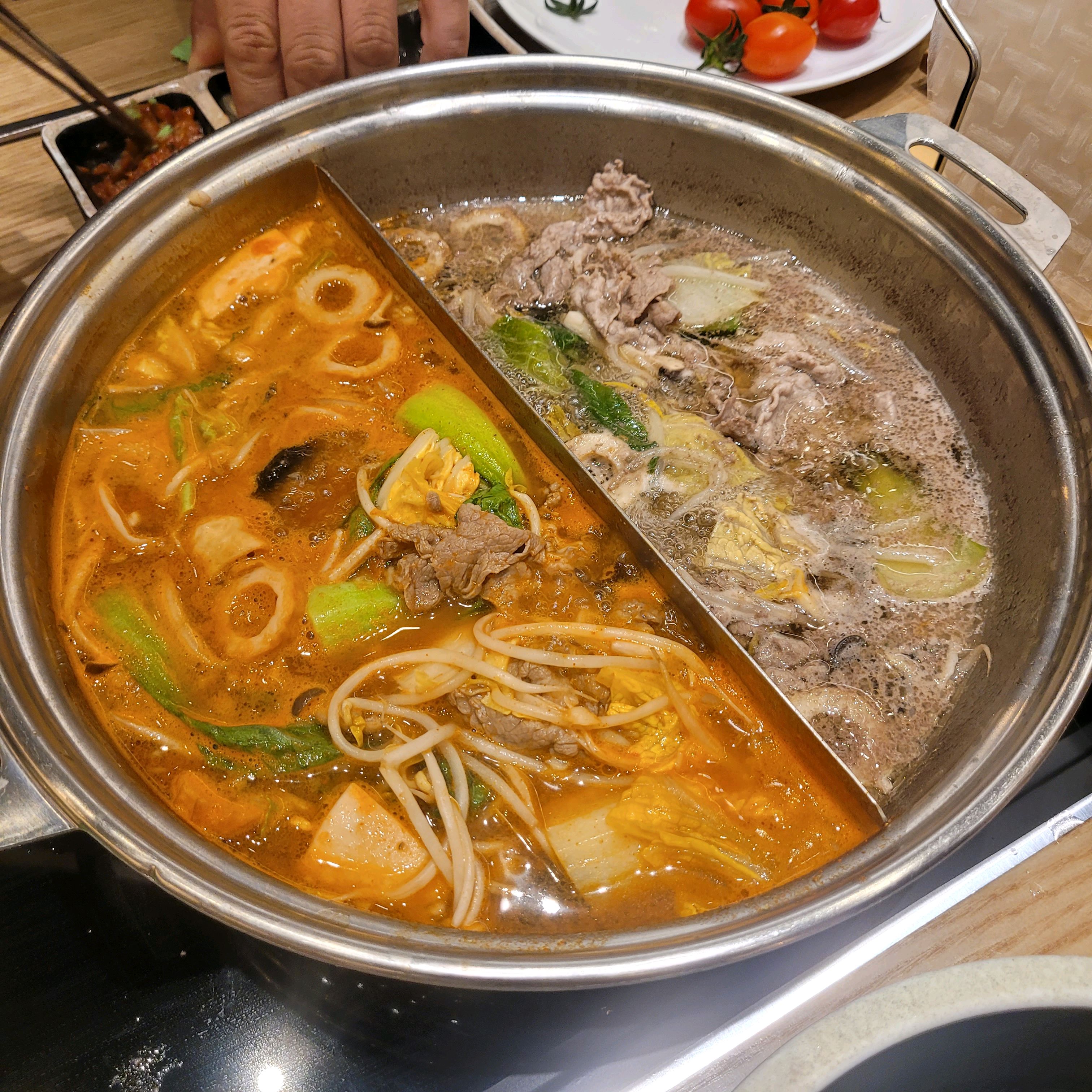 빈접시 빨리 치워주시고 음식도 바로바로 채워져서 만족했습니다. - 부산 동래 맛집 샤브20 동래점