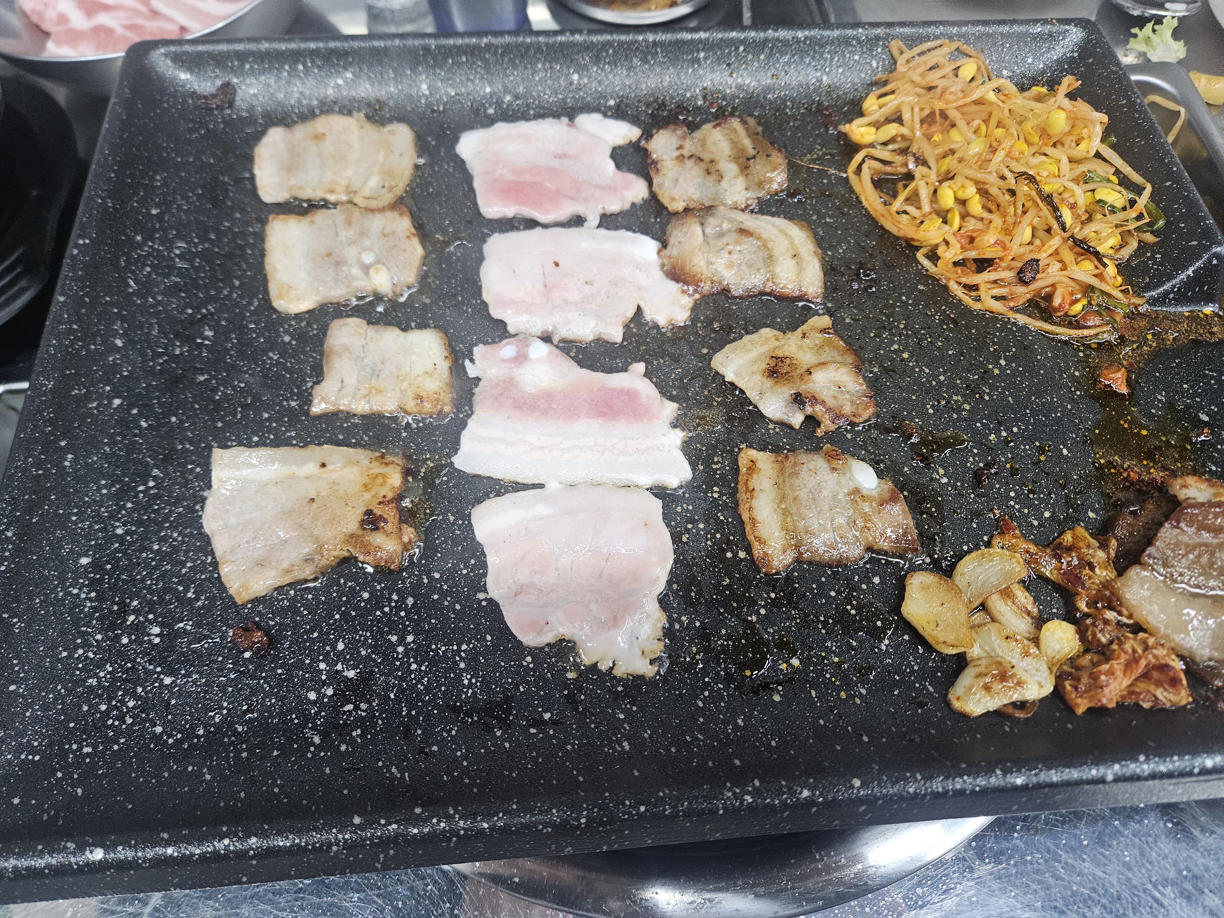 이사후오랜만에방문했는데도 여전히맛잇고 저렴하고 깨끗하니 너무좋앗습니다 셀프빠도 너무잘되어있