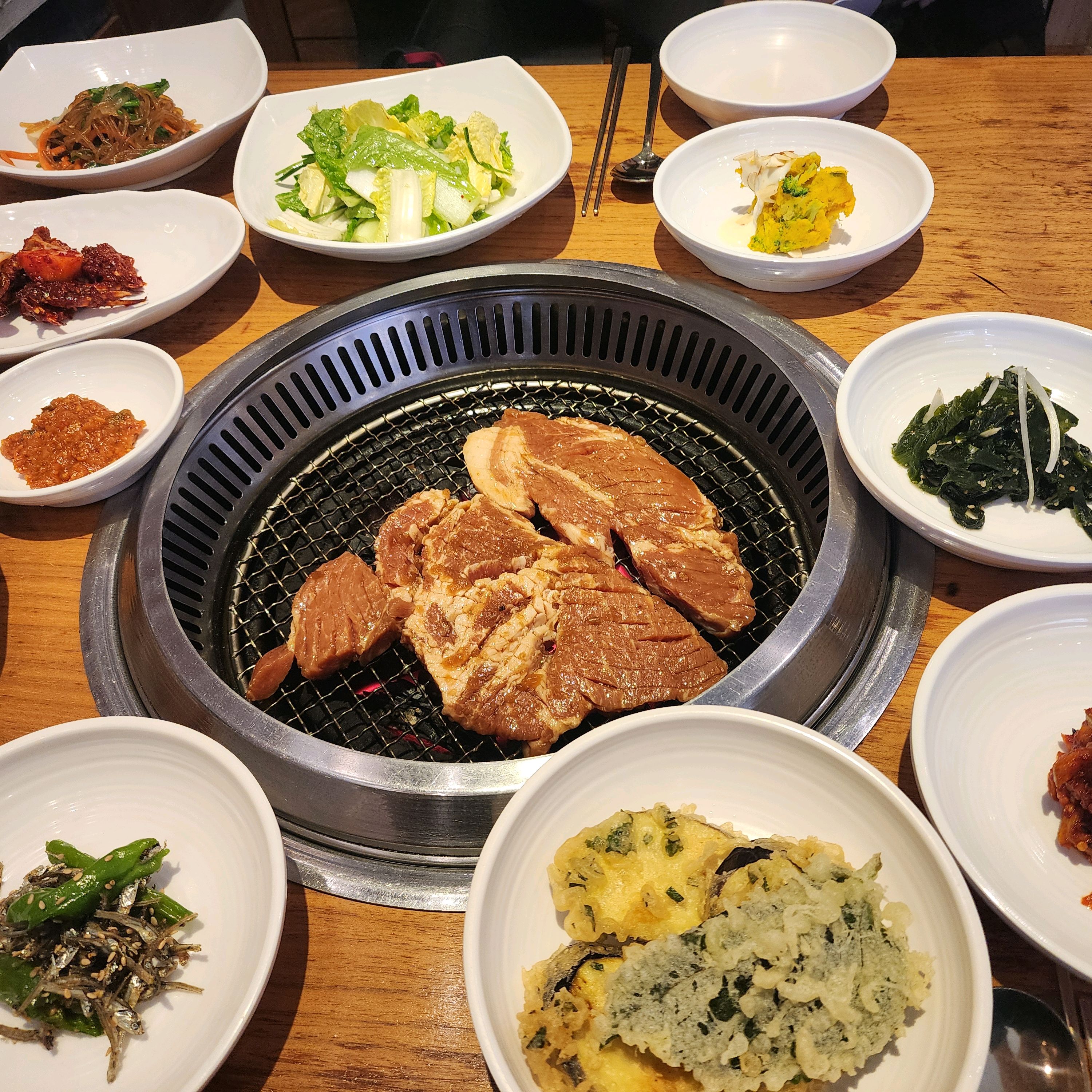 매장이 넓고 깔끔해서 고기집이지만 쾌적한 분위기에서 먹은것 같습니다. 😁 - 불당동 맛집 천지연 천안시청점