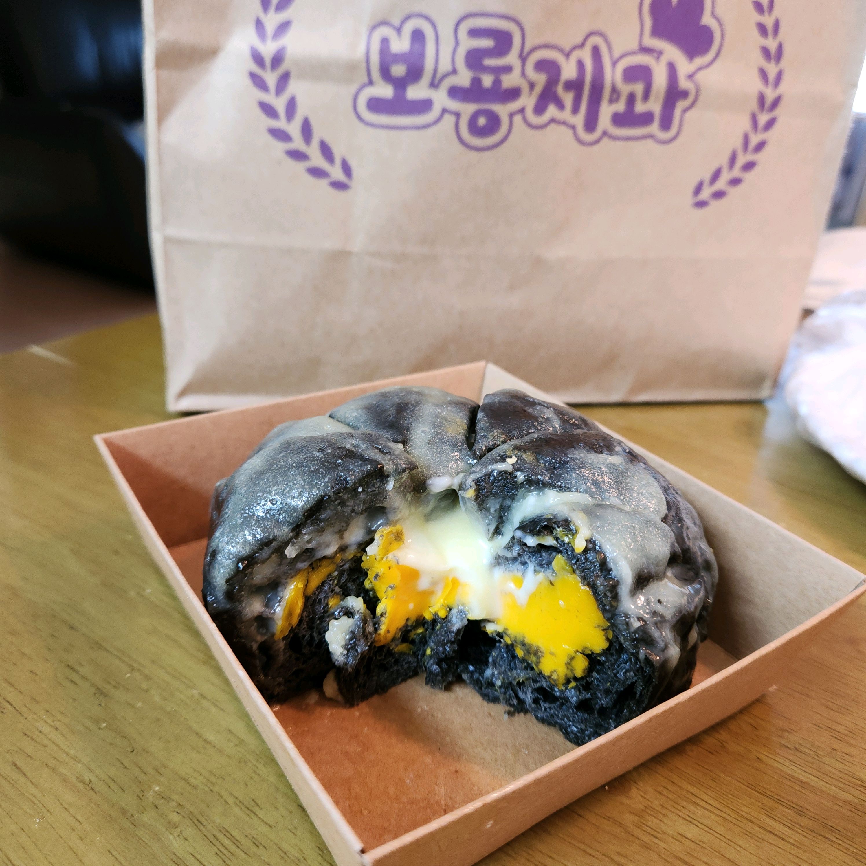 우연히 들렸는데 빵이 너무 맛있어요. 시식빵이 이렇게 큰곳은 처음 봅니다. 먹어보고 내가 