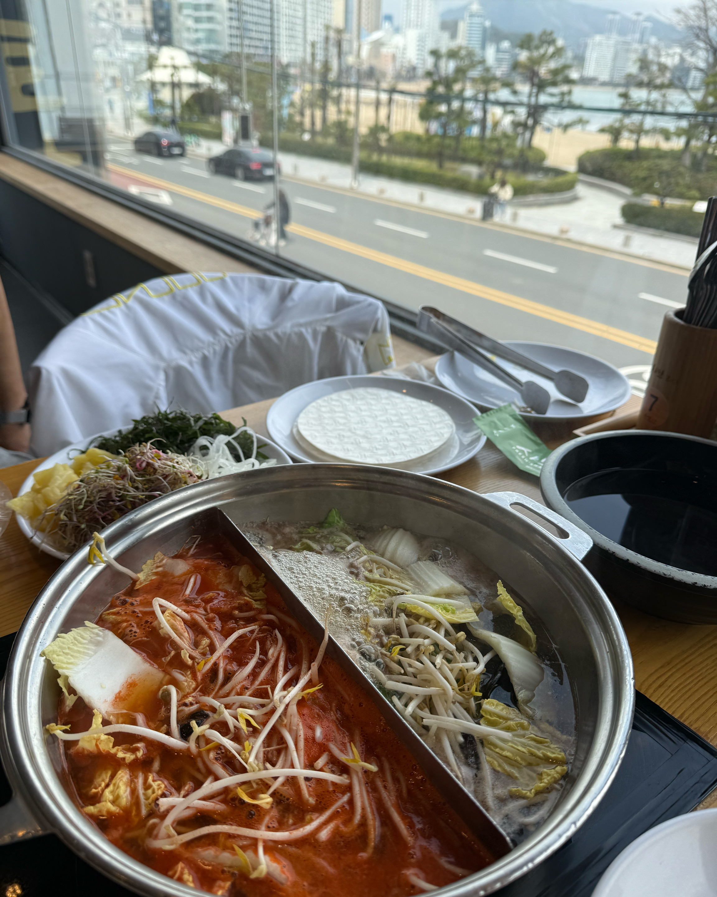 직원분들도 너무 친절하고 - 부산 광안리 맛집 샤브20 부산광안리점