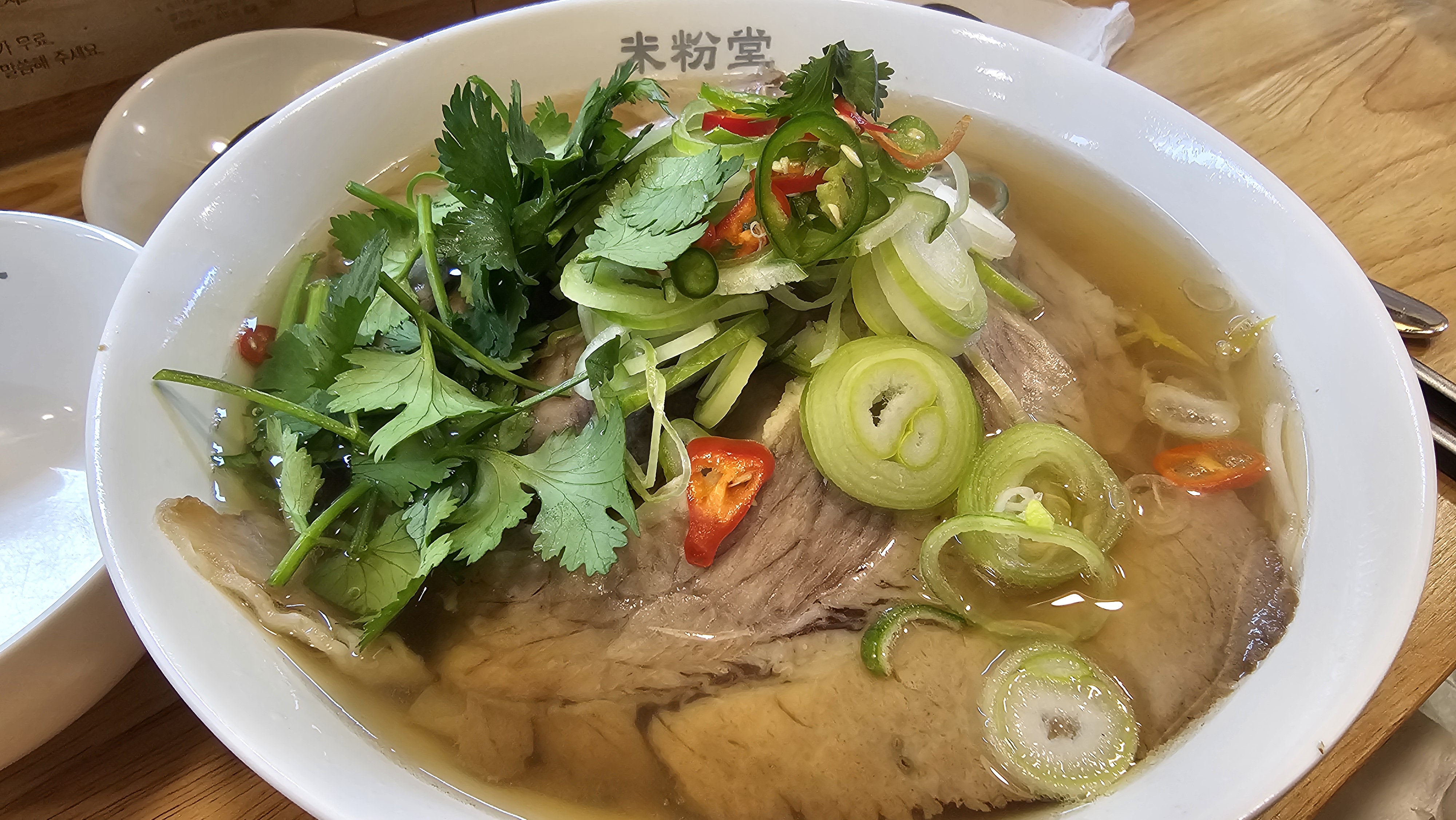 밖에 있는 키오스크에서 주문하고 입장하는게 어색했지만 - 선부동 맛집 미분당 안산선부점