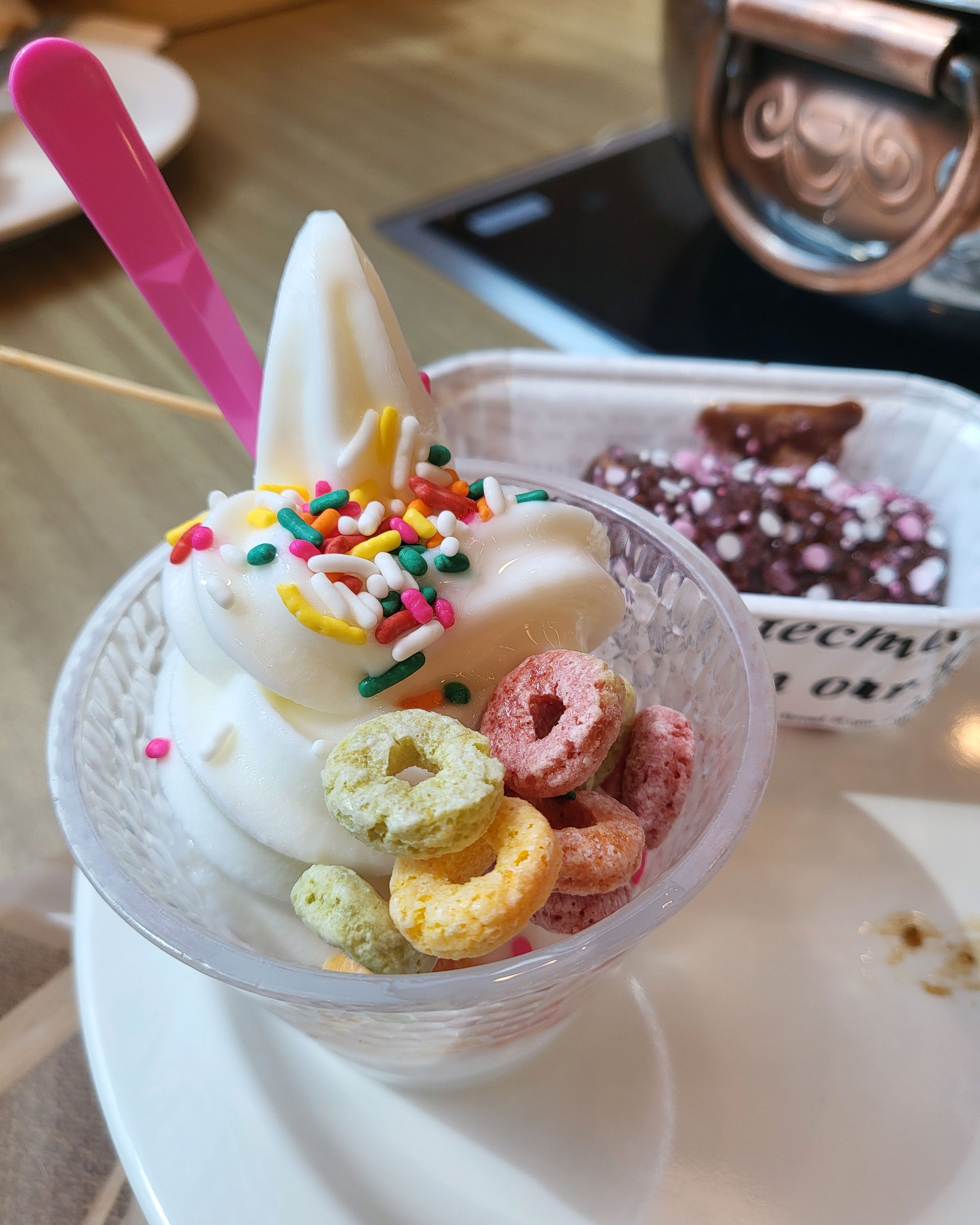 여기 정말 깔끔하고 종류도 생각보다 많고 무엇보다 얼큰육수가 간이 딱되서 맛있게 먹고 즐기