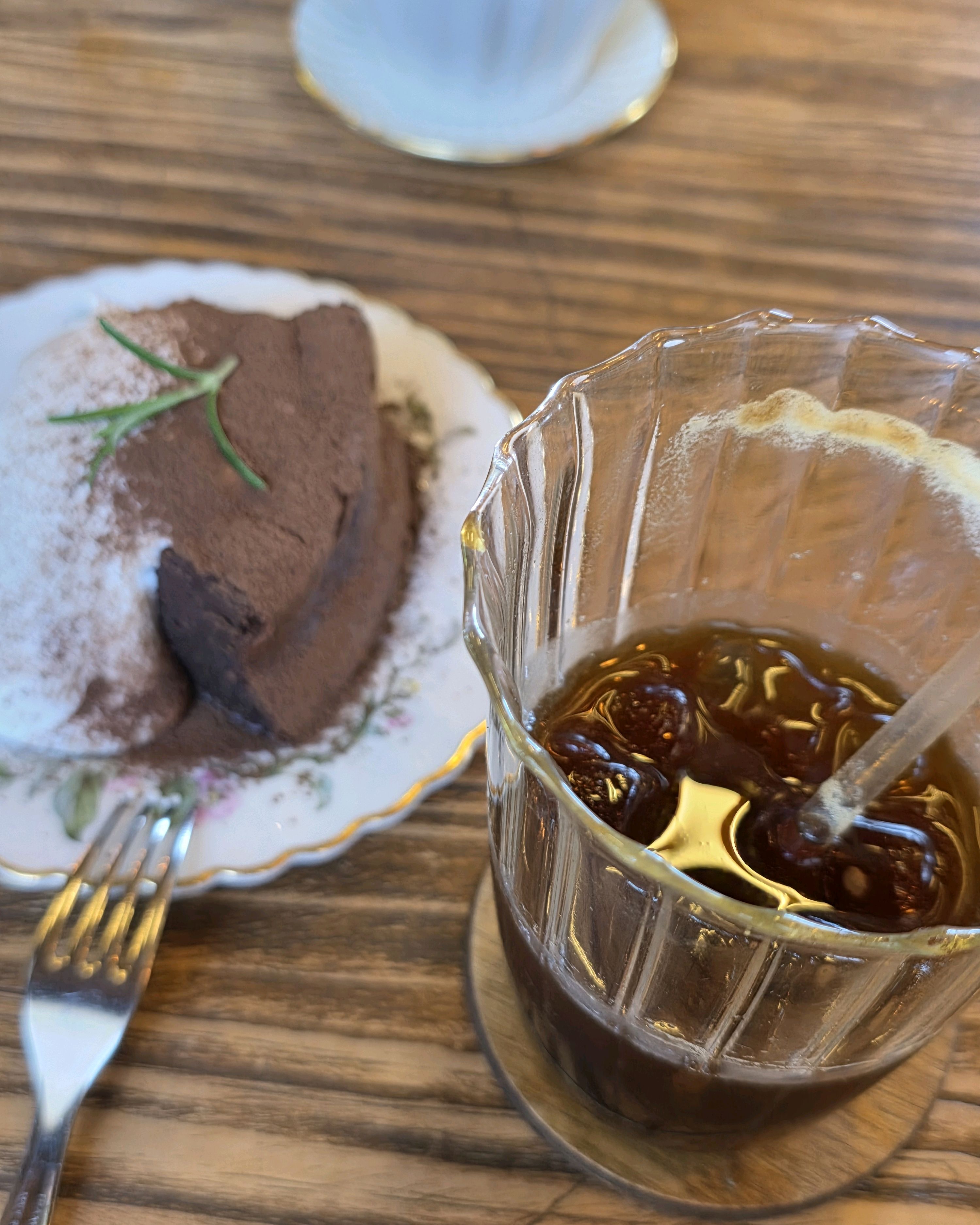 잘먹고갑니다! 다들 친절허시고 커피맛도 좋아요ㅠ 커피 쏟아서 우울했는데 ㅠㅠ 새로 하나 주