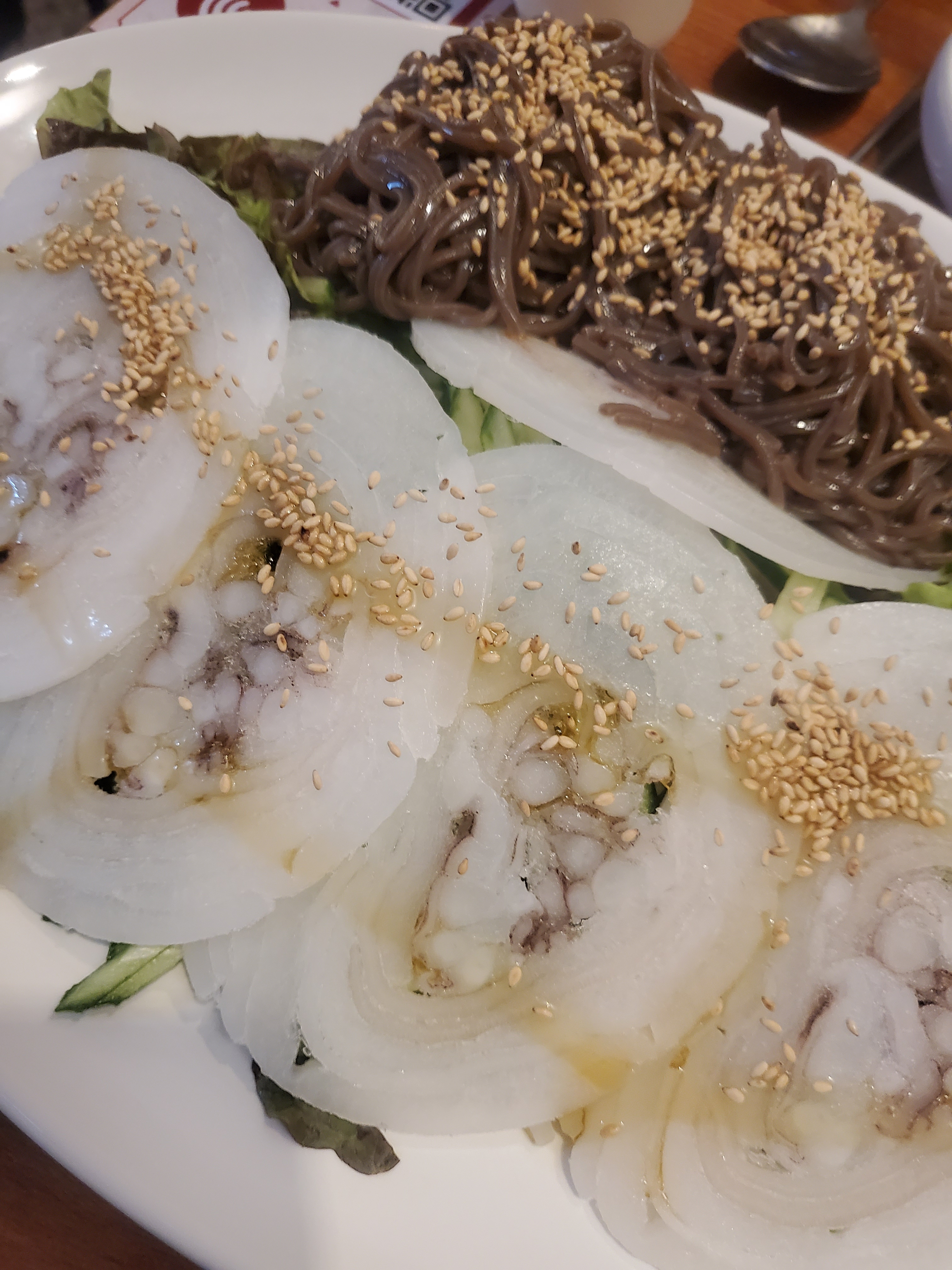 분위기도 좋고 바로 들어와서 먹을 수 있어서 좋은 것 같아요! - 천호동 맛집 부산한치모밀