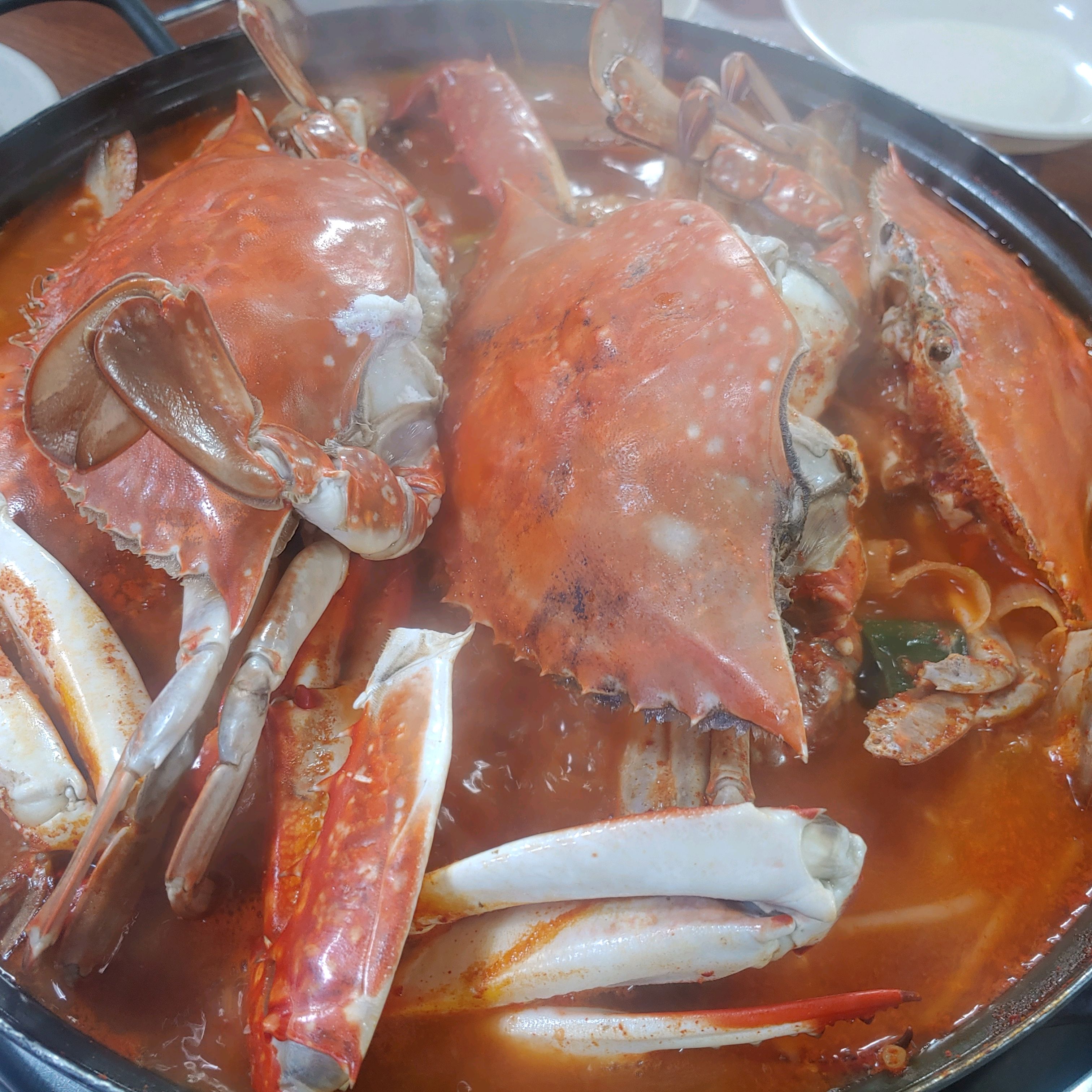 꽃게는 냉동게인데 크기가 커요 맛도 좋음 해무침은 해물양이 너무 없어요 맛은 있음 - 천호동 맛집 이모네아구탕찜