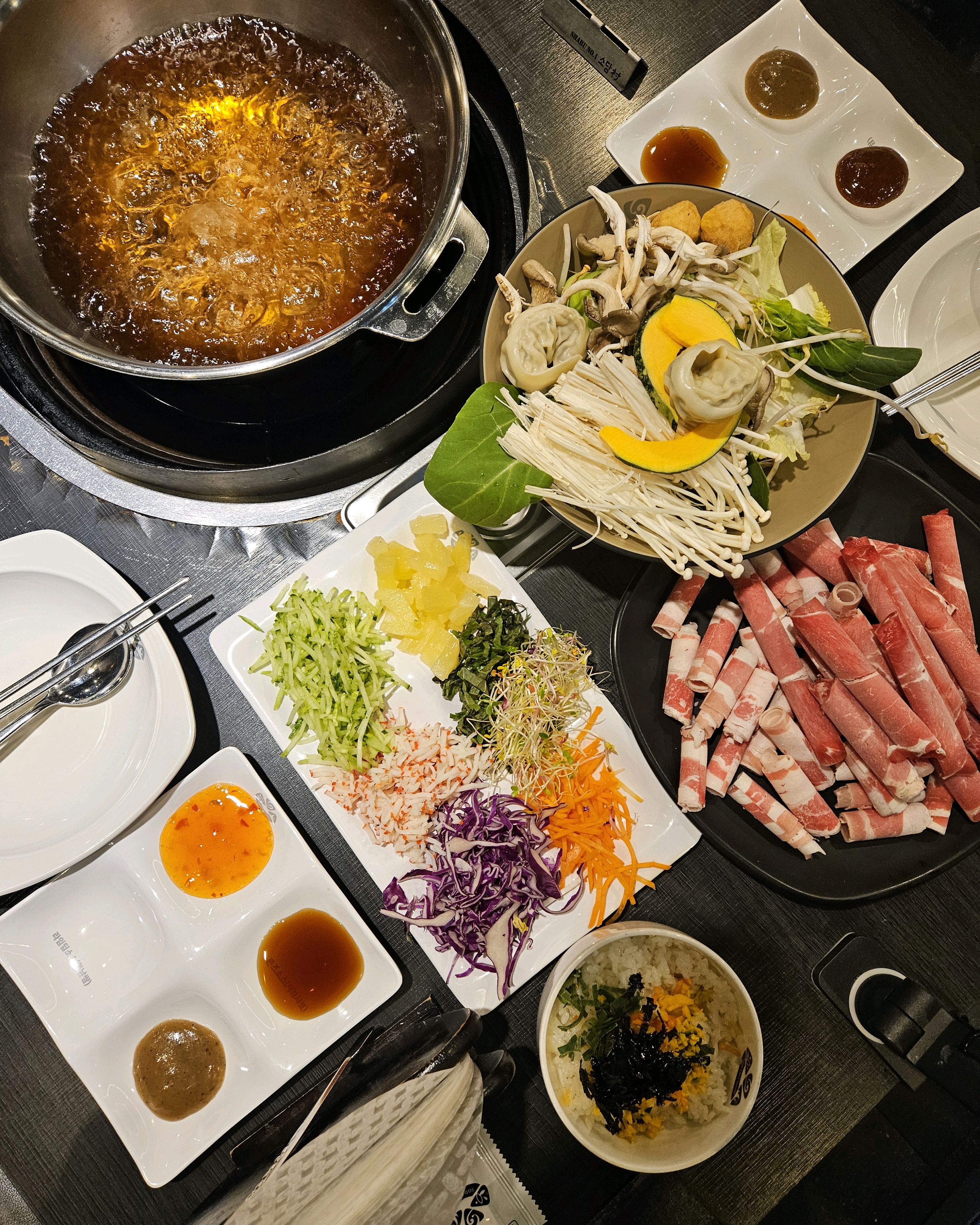 그냥 soso해요~리필바는 있는데 셀프바도 있어서 먹을거리들이 좀 있었음 좋았을거 같아요 - 신현동 맛집 소담촌 신현점