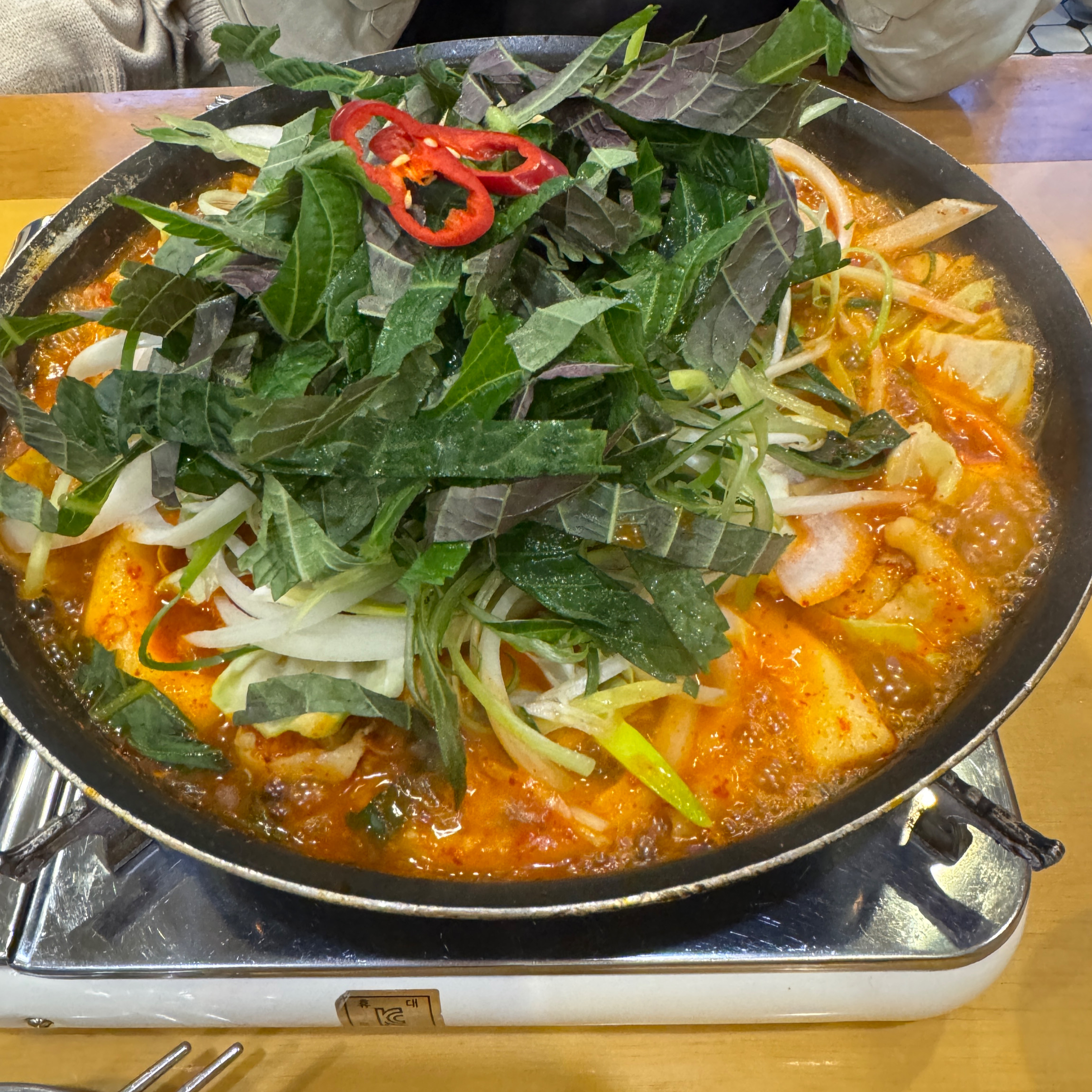 떡볶이 좋아하는 분 여기서 드세요!! 이번엔 닭 떡볶이 시켰는데 개인적으로 오징어가 더 맛