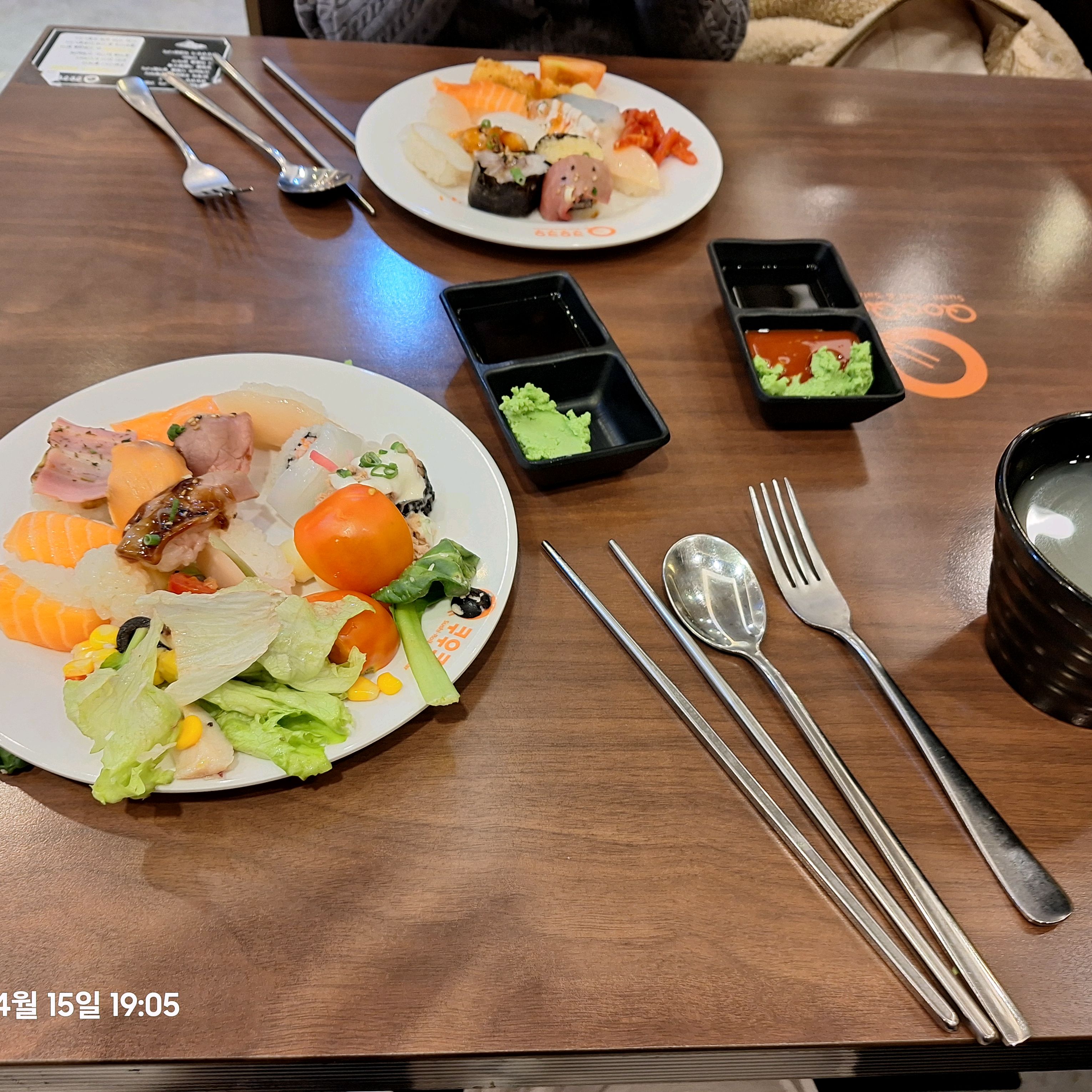 주차되서 편리한데, 번호판 사진을 찍어가야 해요. - 대전 둔산동 맛집 추천 쿠우쿠우 대전둔산점