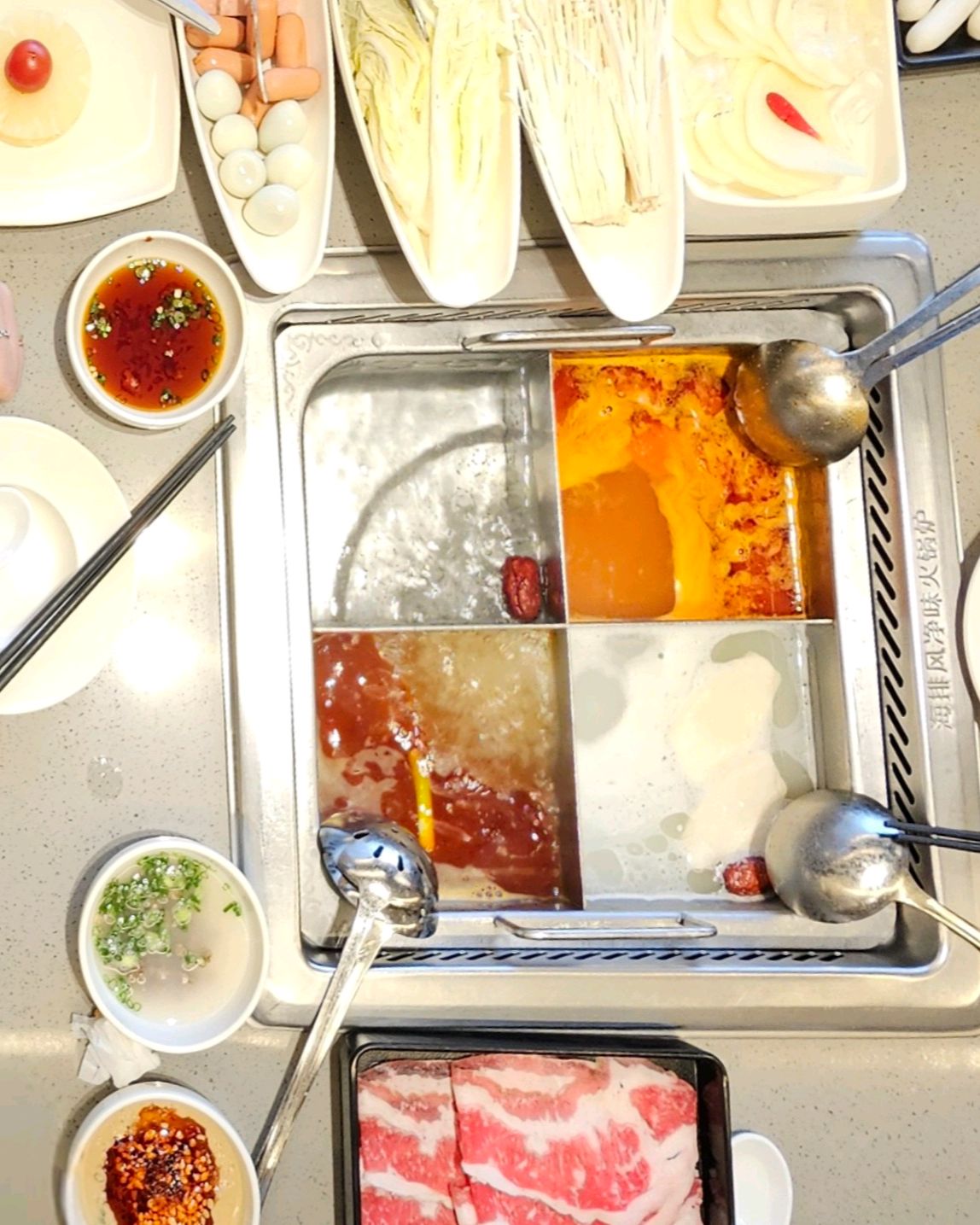 오픈시간 조금 넘어서 갔는데 사람 꽤나 있더라구요 먹고 나오니 열두시쯤이었는데 사람들 대기