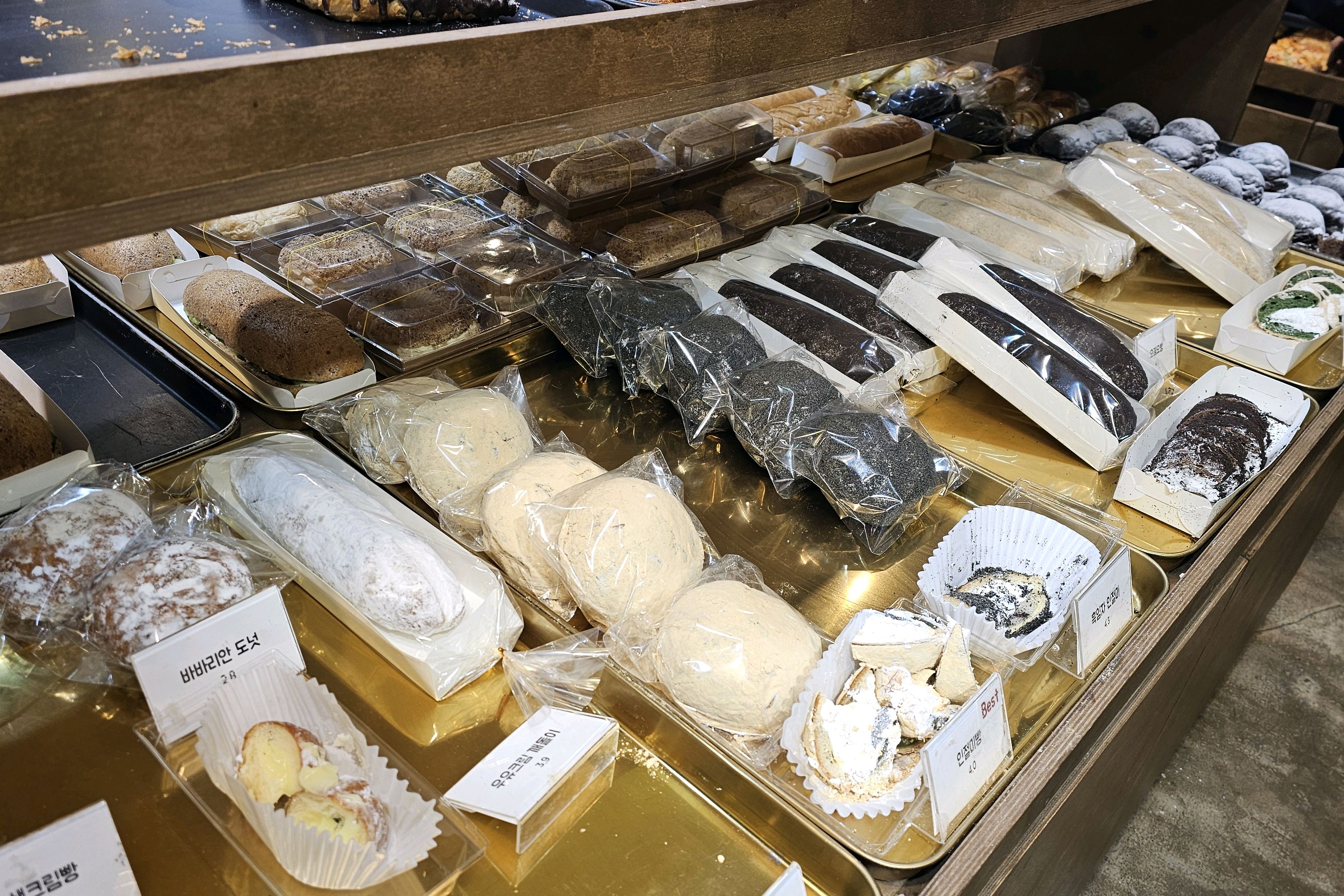 맛도 좋고 친절하고 미음에 들어요. - 제주 맛집 보룡제과