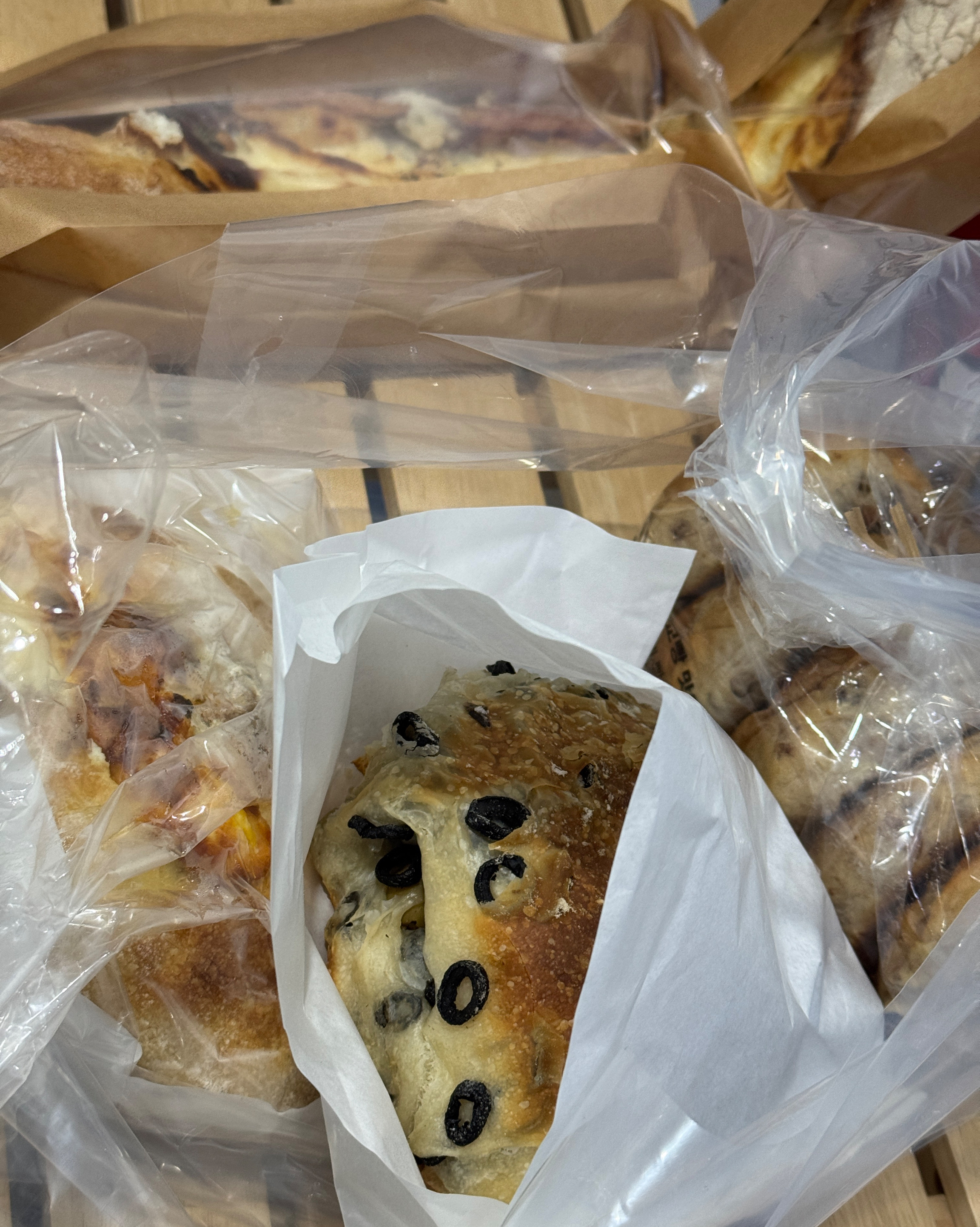 기본적으로 빵이 맛있긴해요. 빵 자체만 보면 또 가고 싶은 곳이에요. - 인천 맛집 베이커리율교P3120