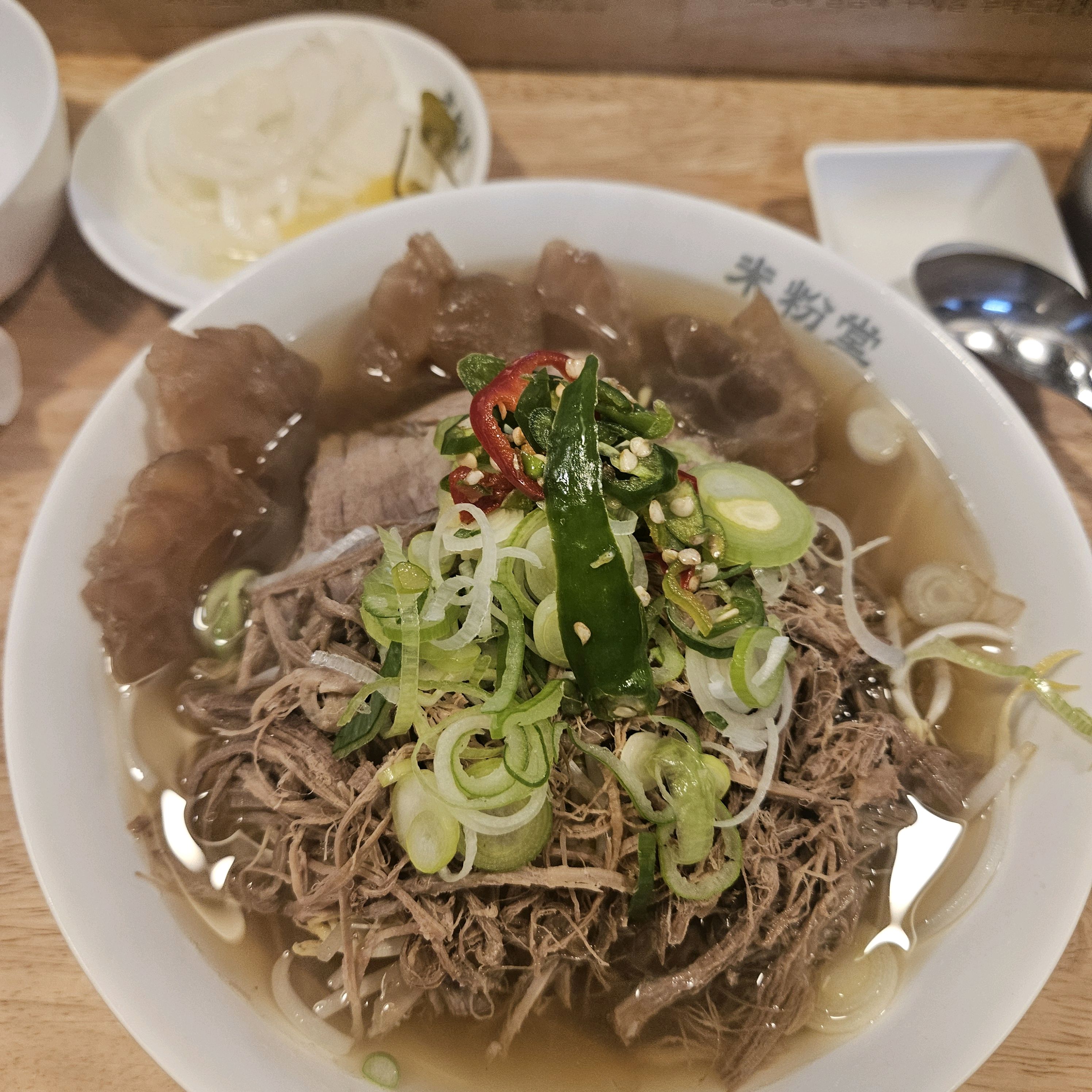 평일 점심에 혼밥할 집 찾다가 미분당 생각나서 찾아감. 회전율 빠르고 바 형식이라 혼자가도