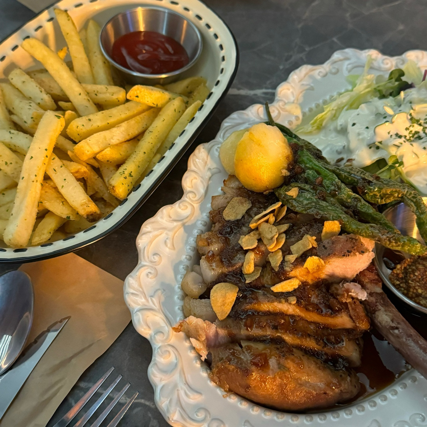 맛있고 분위기가 너무 좋아요~ - 홍대 맛집 핌피 홍대