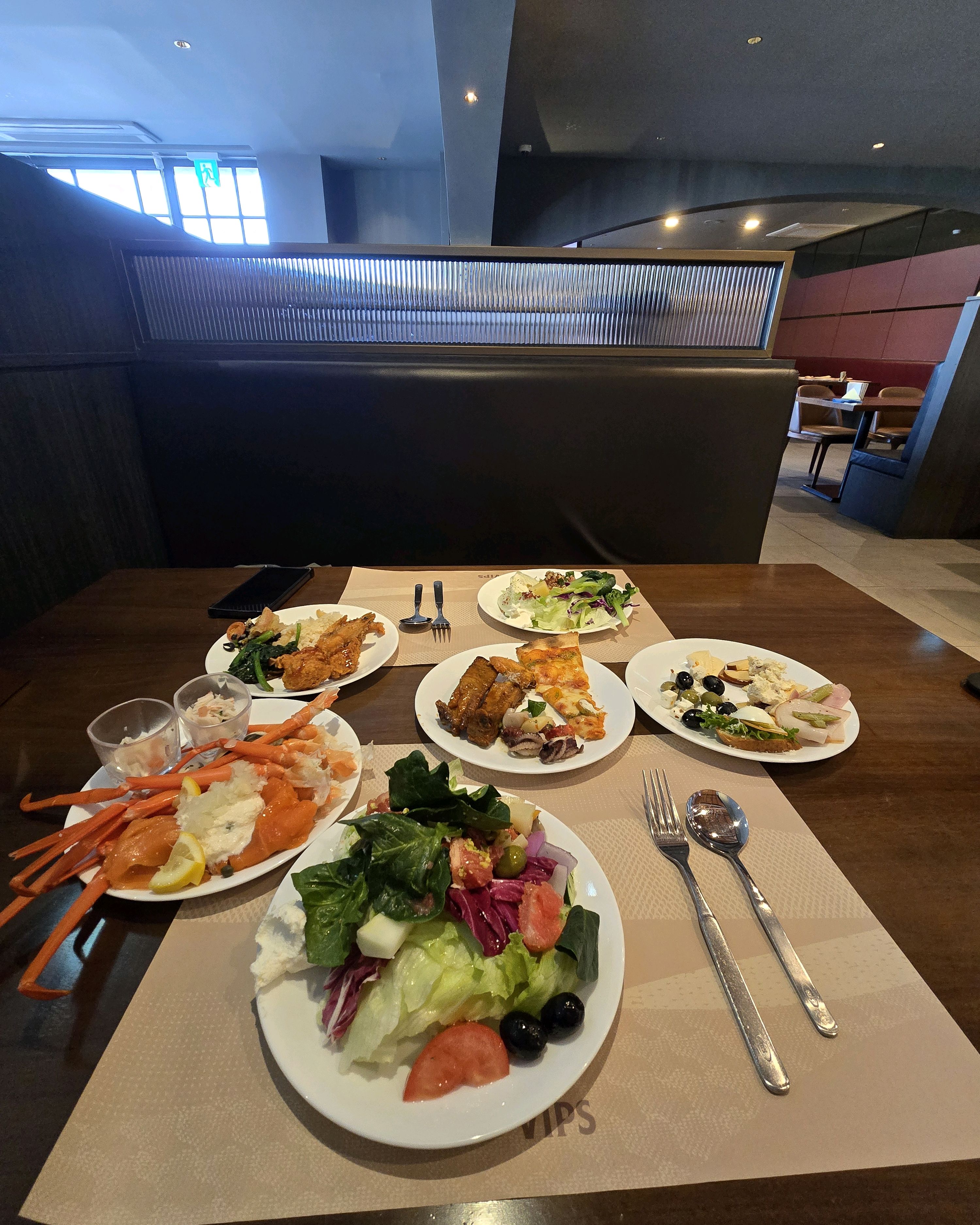예약해서 바로 안내받아 먹을수있어 좋았어요 음식이 맛있고 와인도 무제한이라 좋았습니다 - 대봉동 맛집 빕스 대구수성교점