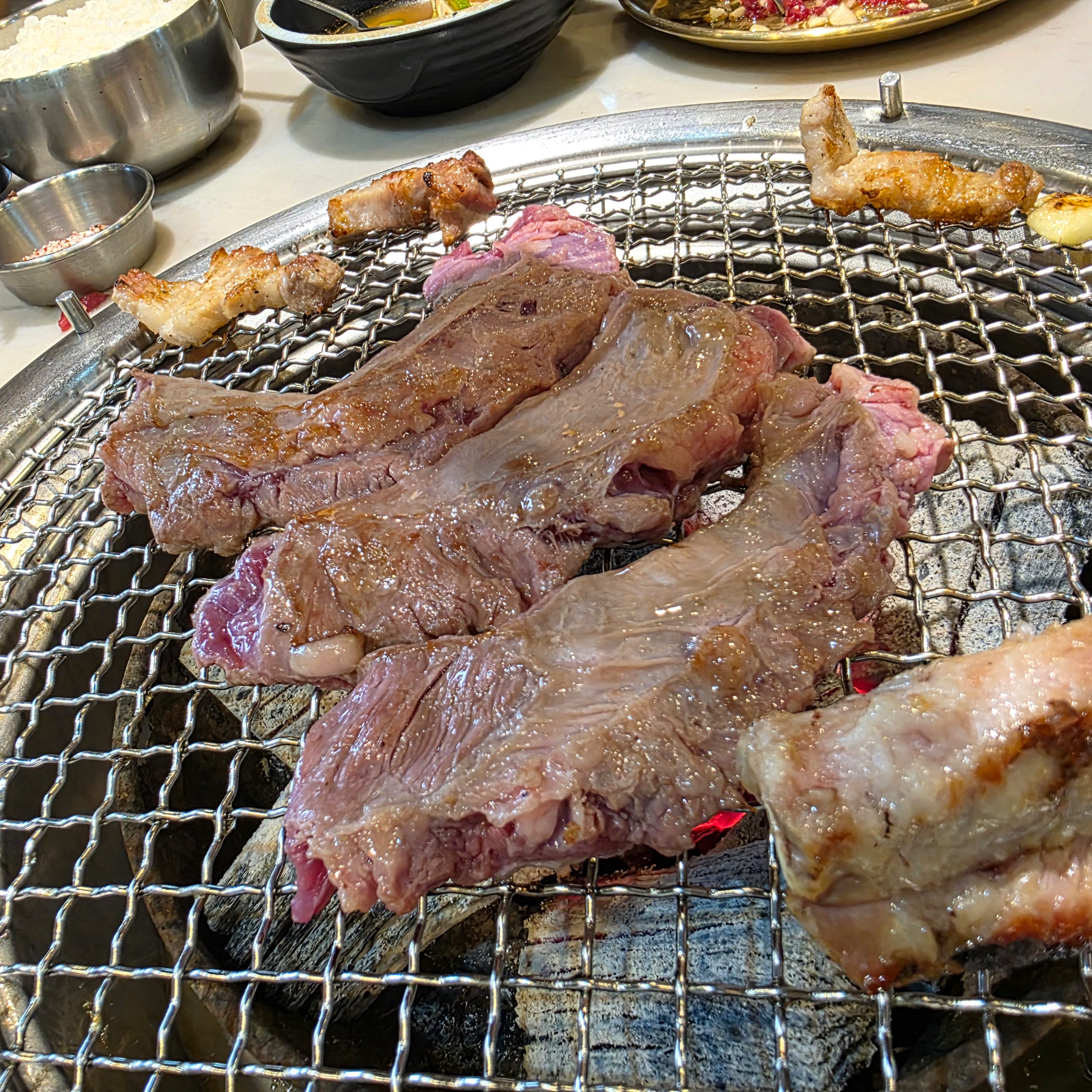 생갈비와 갈매기살 먹었는데 맛있기도 하고 양도 많고 만족했습니다 - 불당동 맛집 금화회관 수제갈비