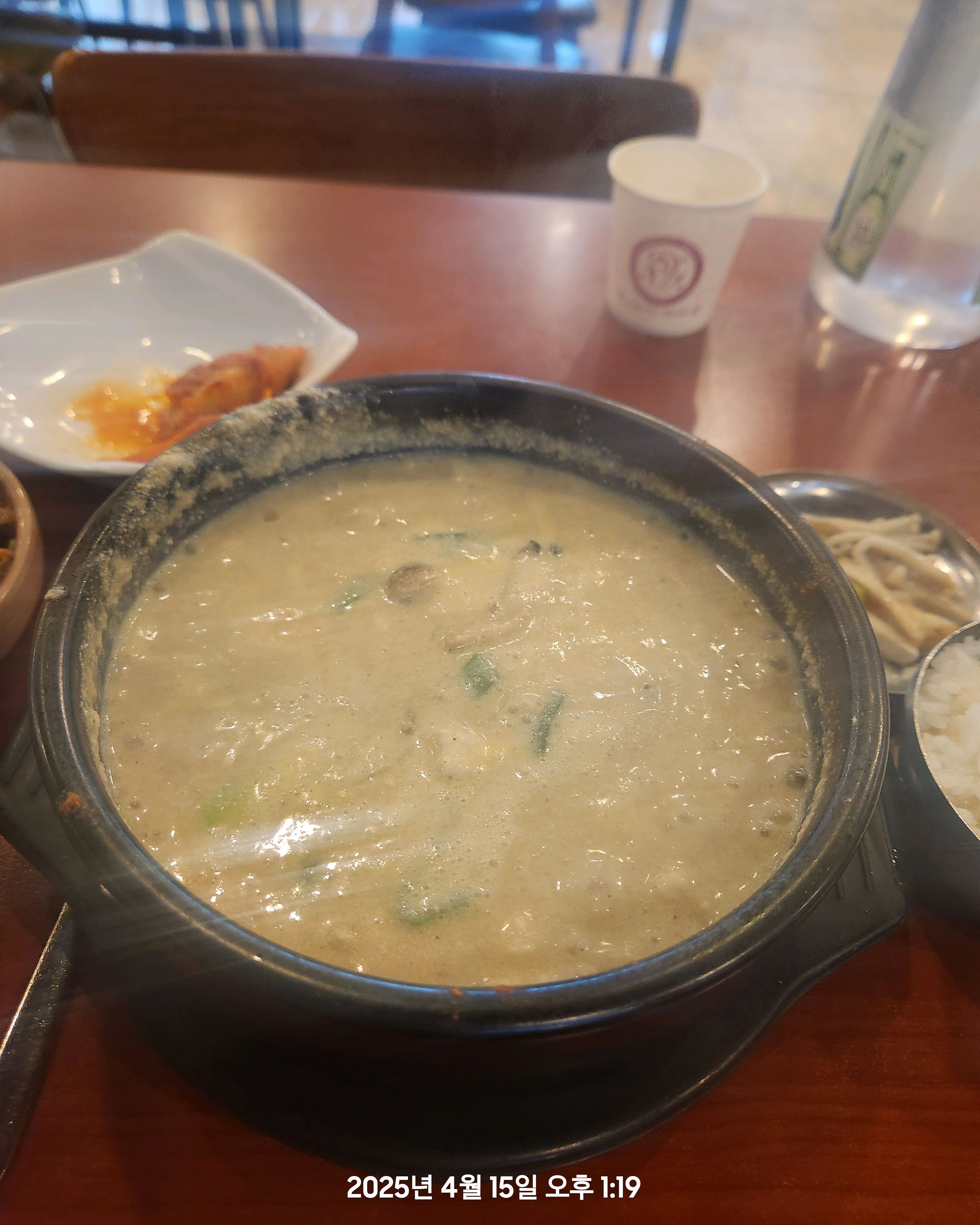 순두부들깨탕?시켰는데 순두부가 별로 안들어있네요??? 가격이 근데 만원... 6000원도