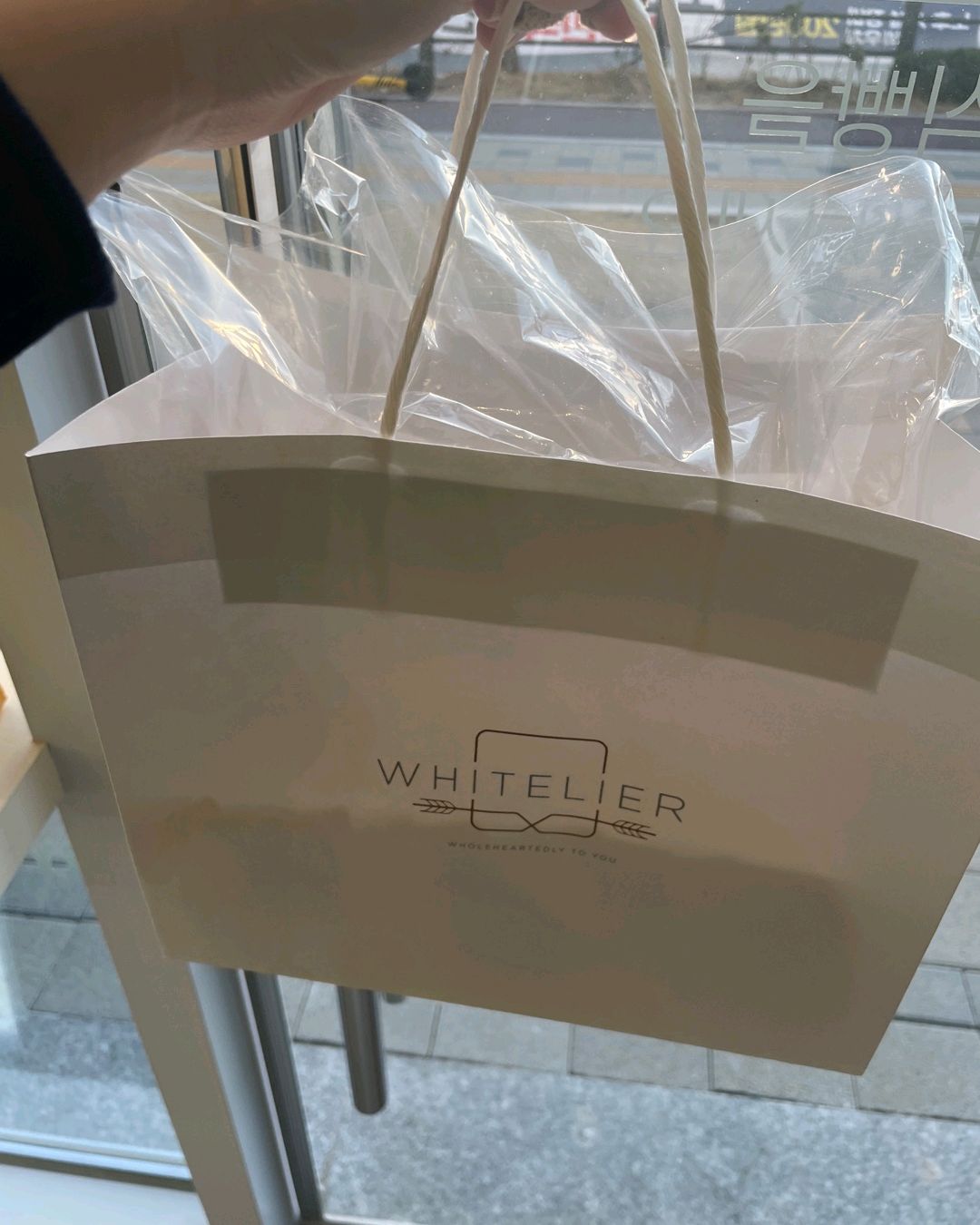 식빵 넘 맛있어요. 타지역 살때 줄이 길어 한번도 안사먹었는데 - 평택 맛집 화이트리에 평택점