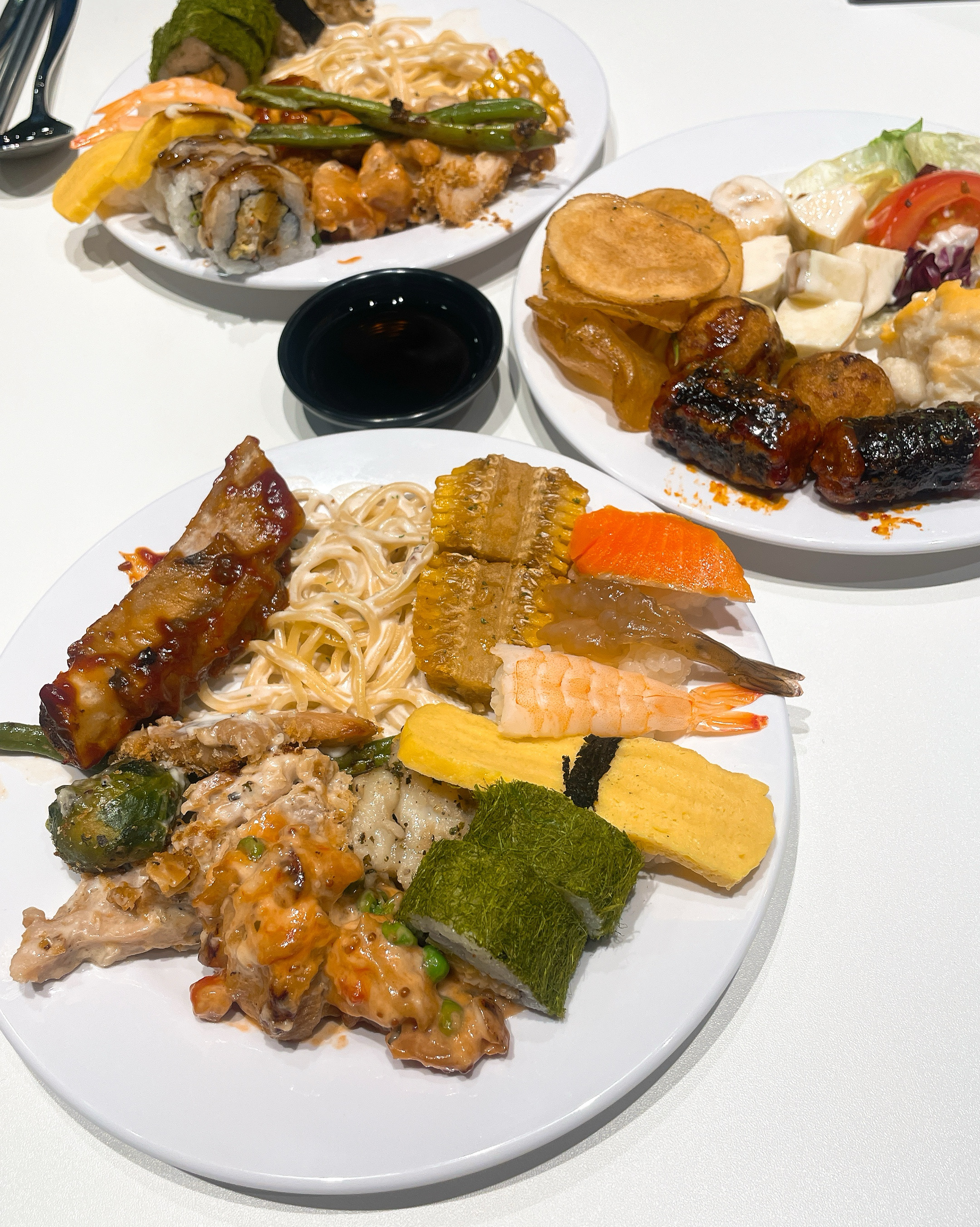 남자친구랑 평일 디너로 방문했는데 음식종류별로 먹으니 맛있어요. 전체적인 음식 구성도 좋고