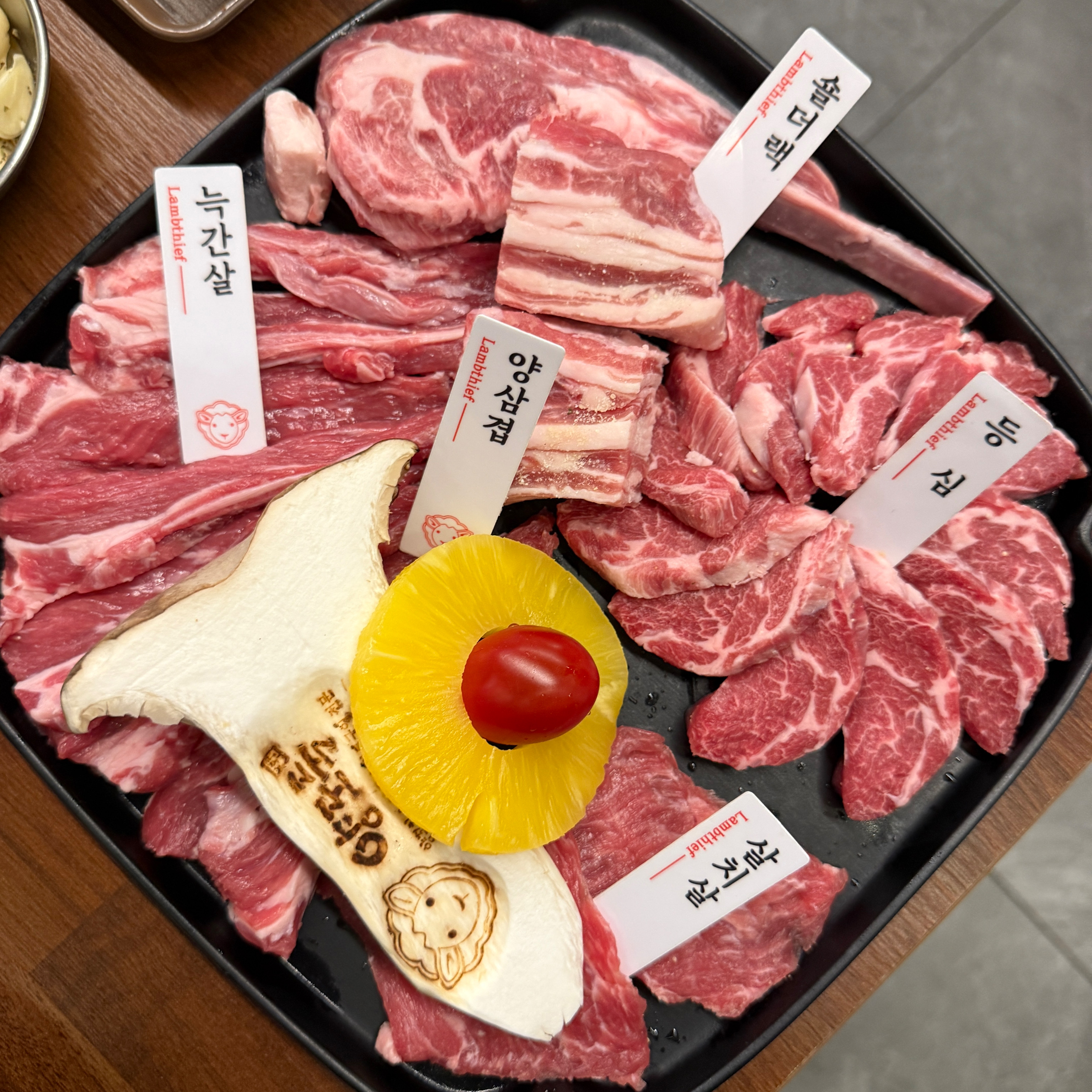 양고기 넘 좋아하는데 진짜 부드럽고 녹아요 ㅠㅠㅎㅎㅎㅎ 양고기가ㅜ이렇게 부드러울줄이야..세