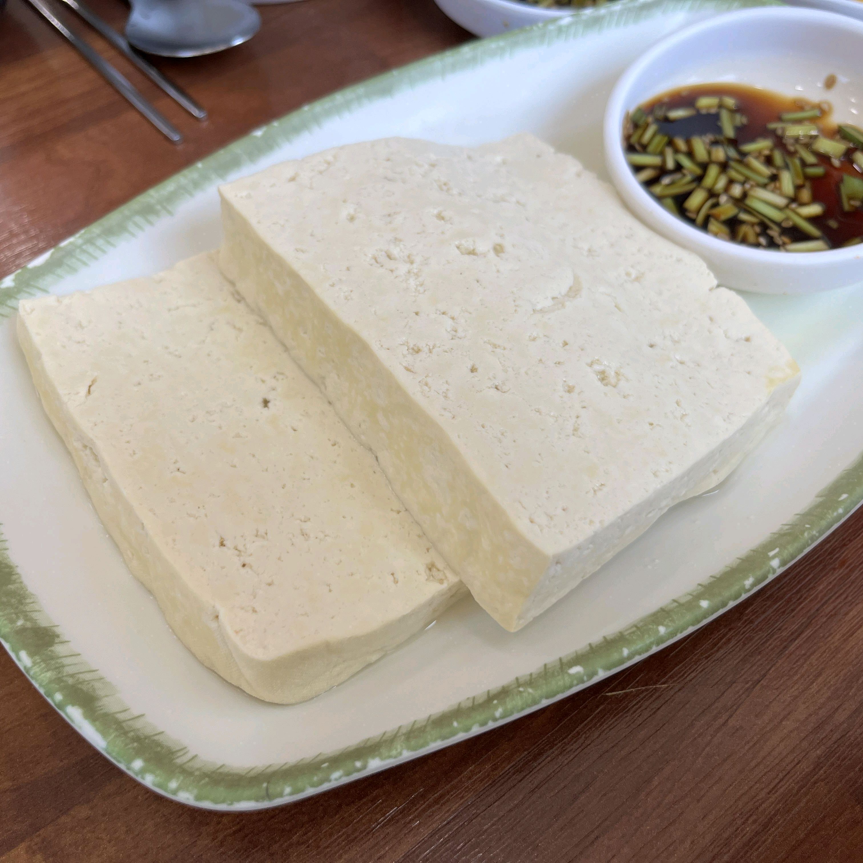 순두부가 넘 맛있습니다. 얼큰하고 뜨끈한 국물에 순두부가 부드럽게 녹아서 좋았습니다. 짬뽕