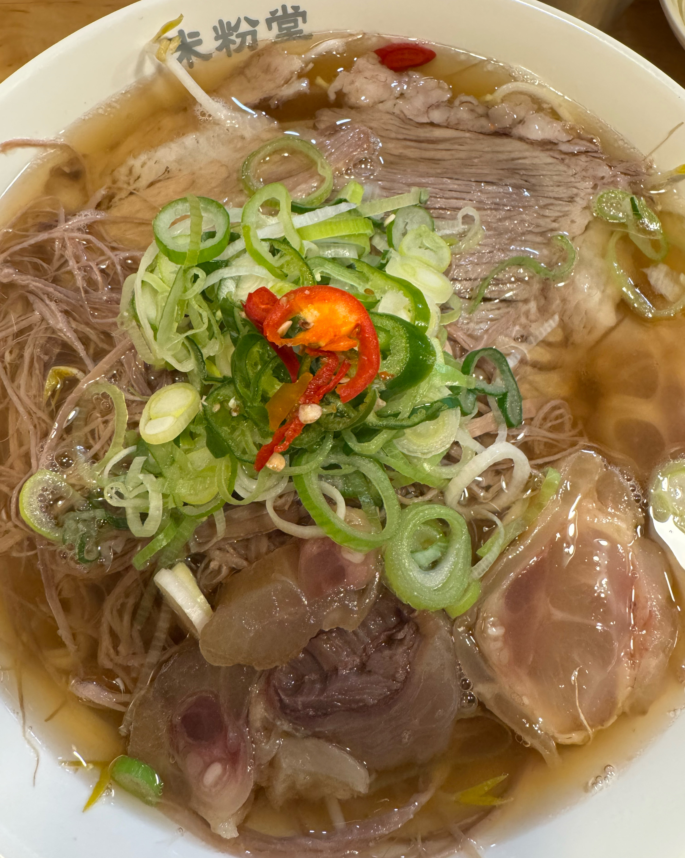차돌 양지 힘줄 쌀국수 먹었는데 힘줄은 부드럽고 야들야들하고 간도 딱 좋아서 맛있었으며 차