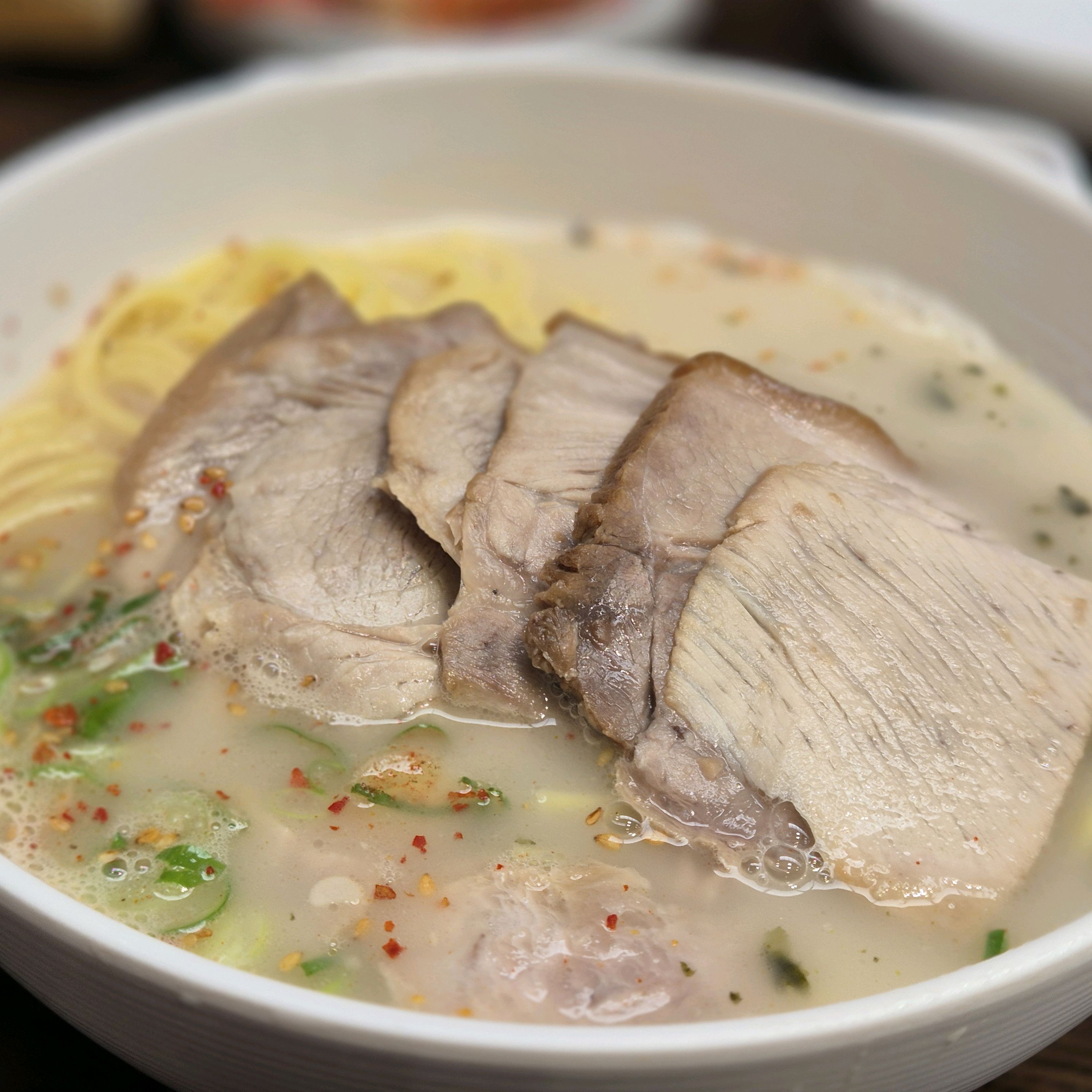 국물은 담백하고 비빔은 매콤하니 맛있게 먹었어요 ㅎㅎ - 제주 맛집 자매국수