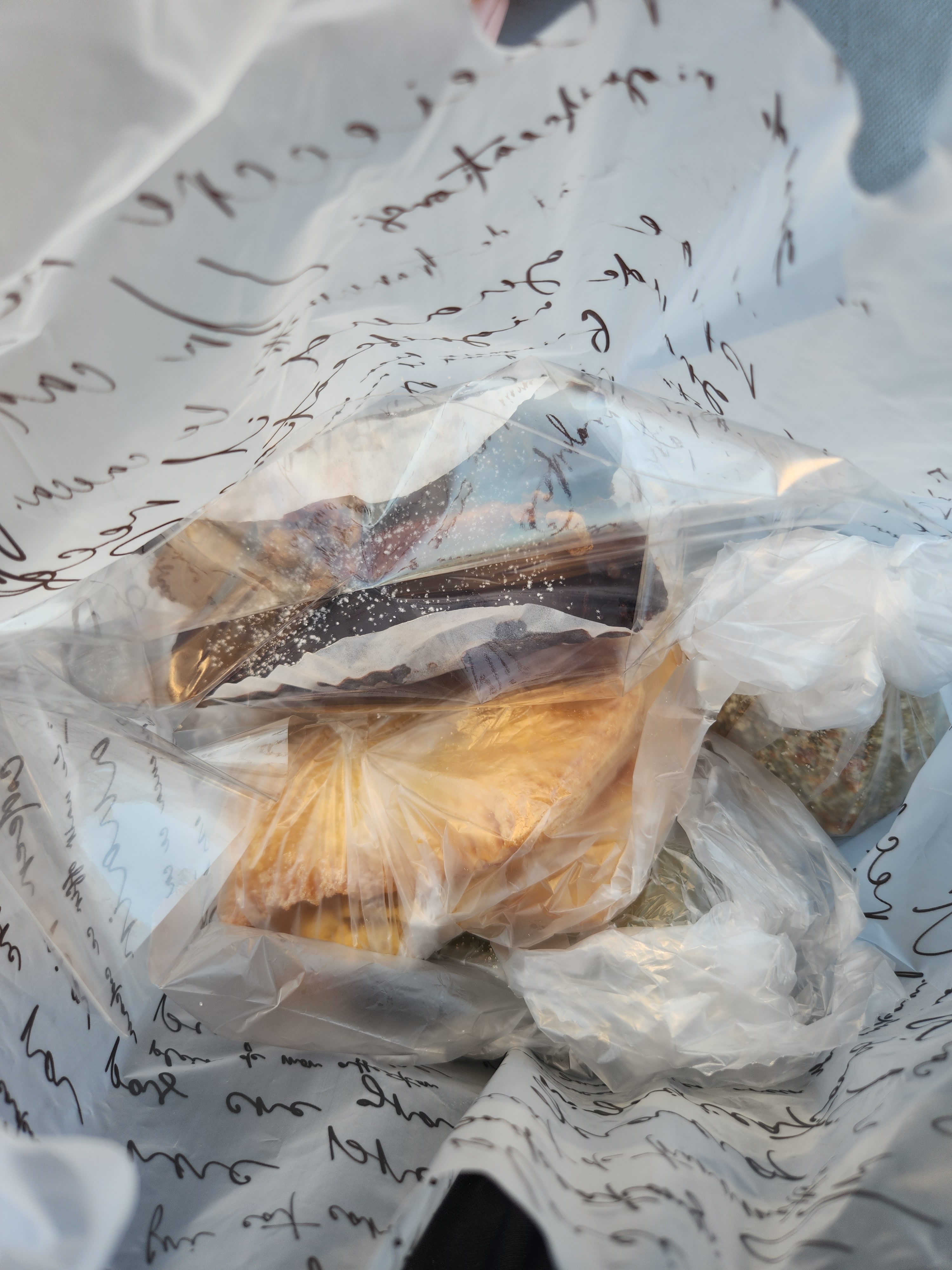 진짜 빵이 너무 맛있어요. 서귀포 신시가지 사는데도 성산까지 와서 구매했어요. 빵 시식도 