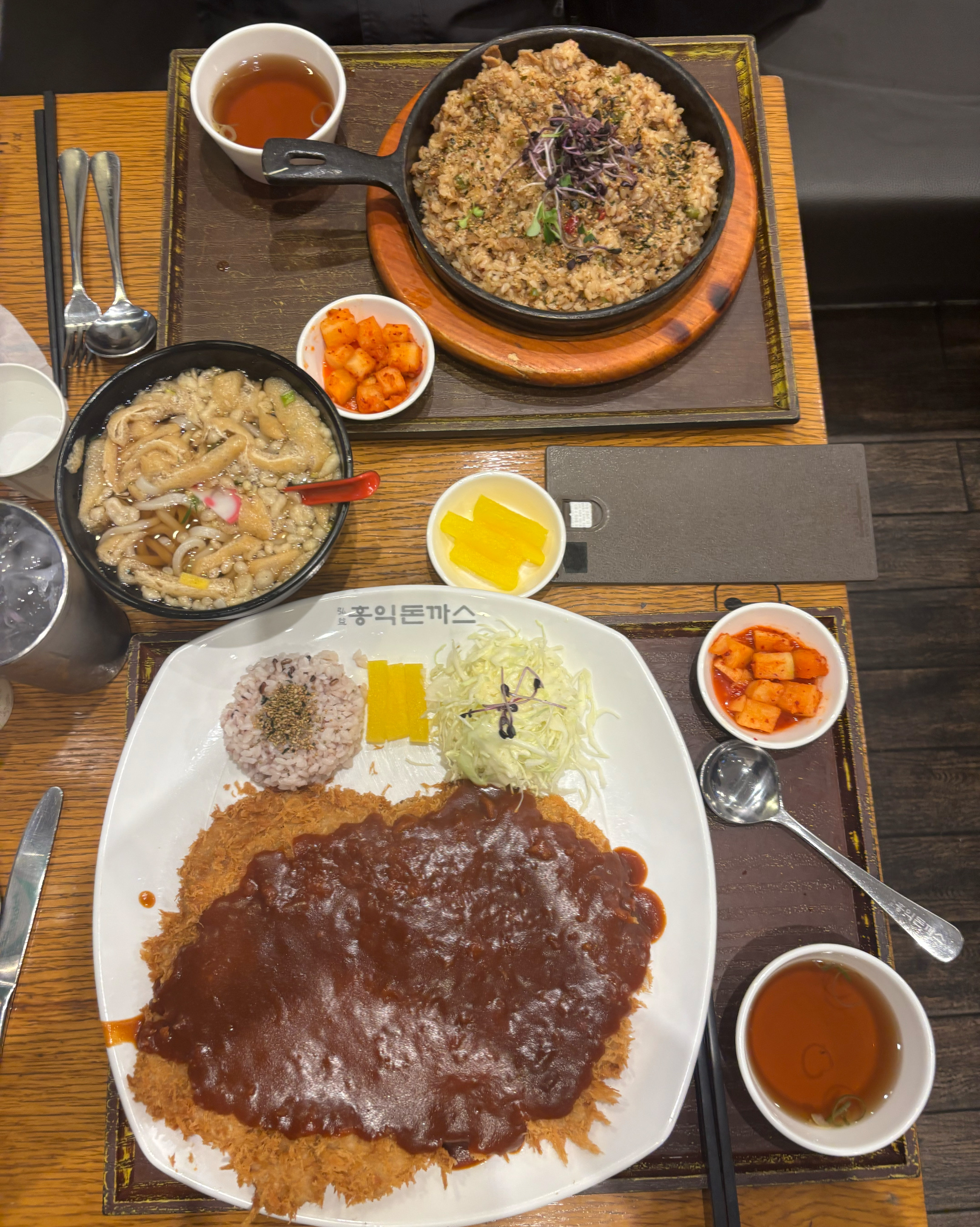 가게자체부터 깔끔하고 직원분들도 친절하시고 양도 많고 맛도 있고 너무 좋습니다 맛있게 먹고