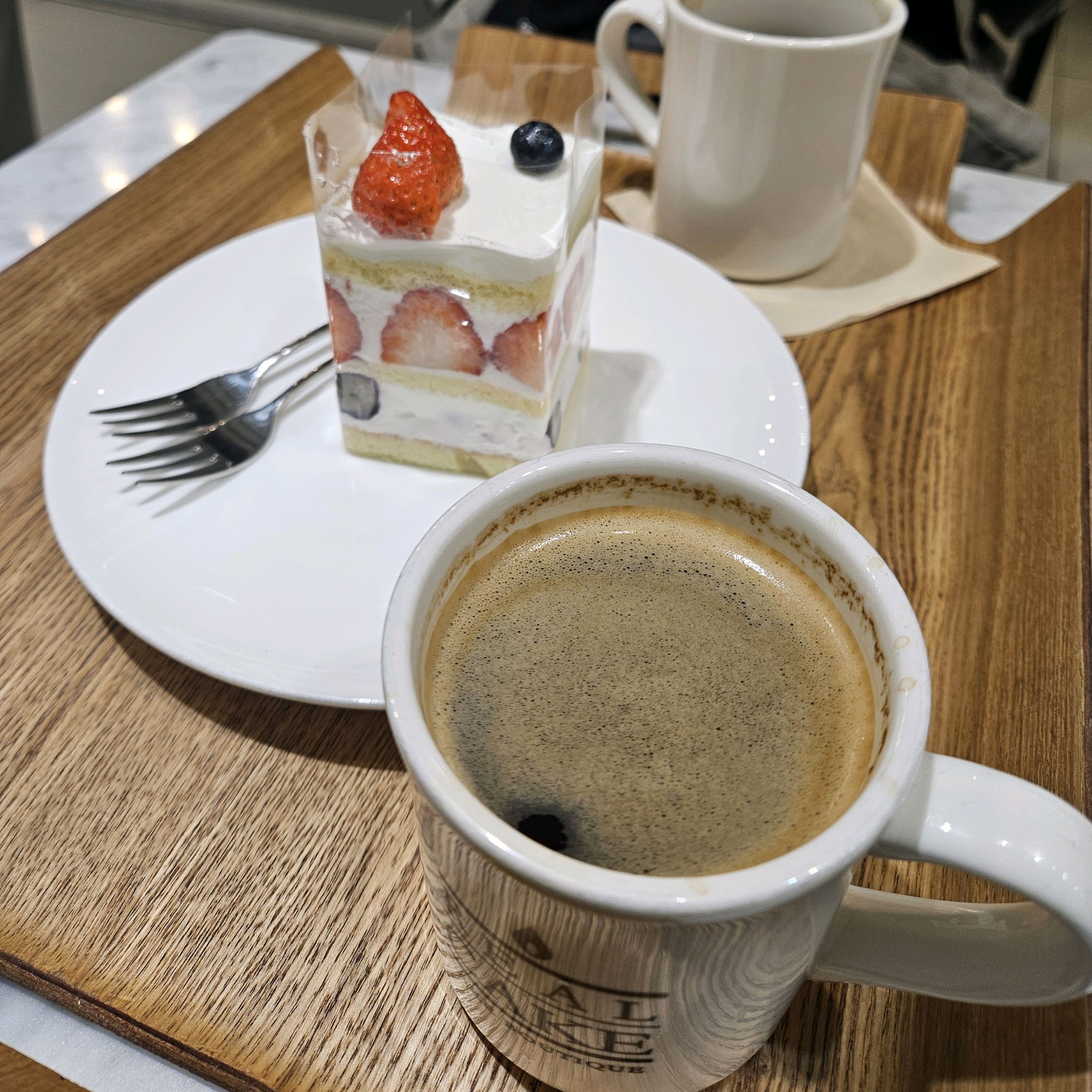 매번 가지만 리얼케잌 은 진짜 케잌 맛집입니다 이런맛을 다른 데선 찾기 힘들어요 많이
