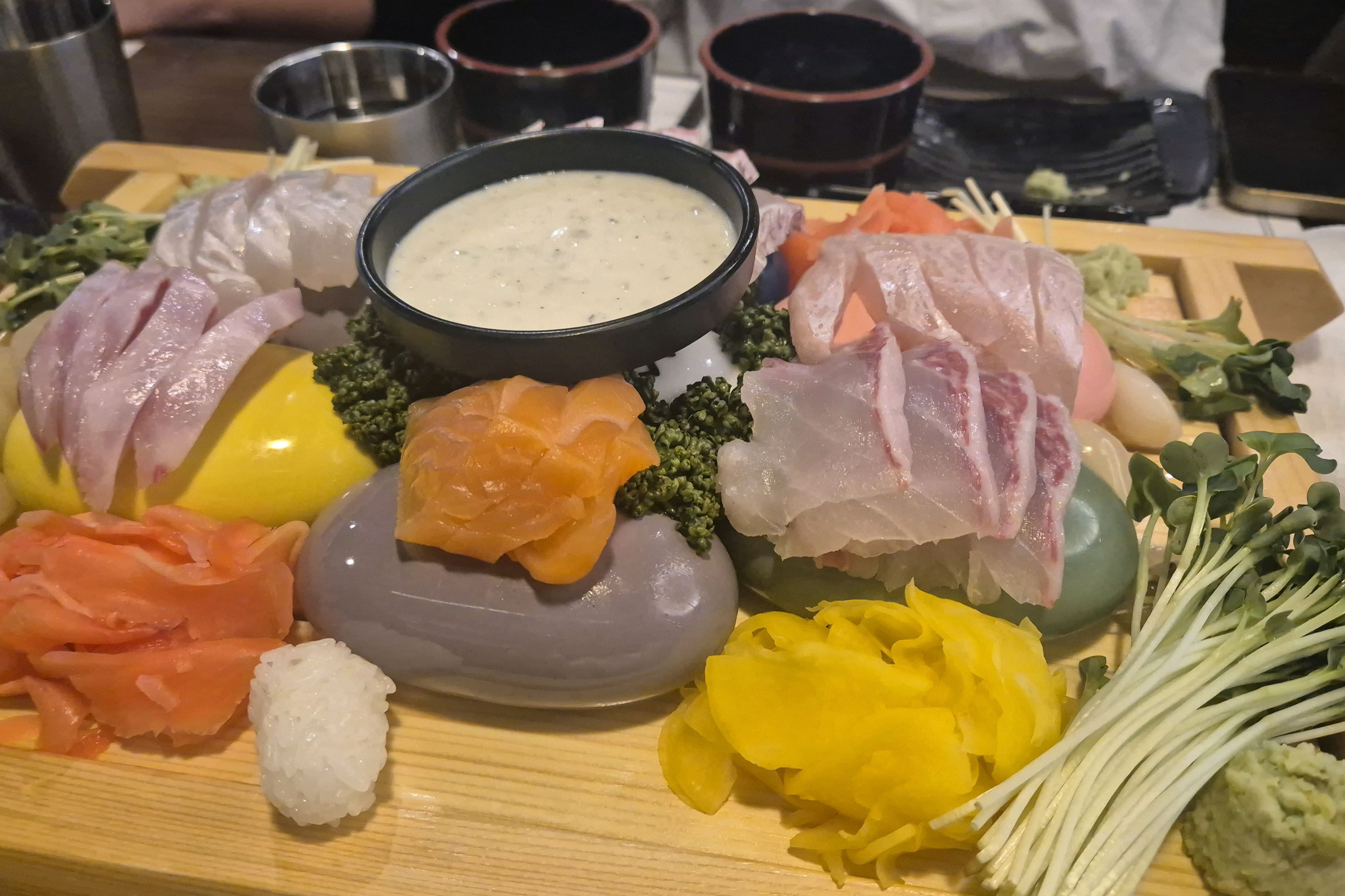 회 첫번째는 나오자마자 바로 먹어서 두번째 리필 사진입니다 - 구로디지털단지 맛집 물고기자리 구로디지털점