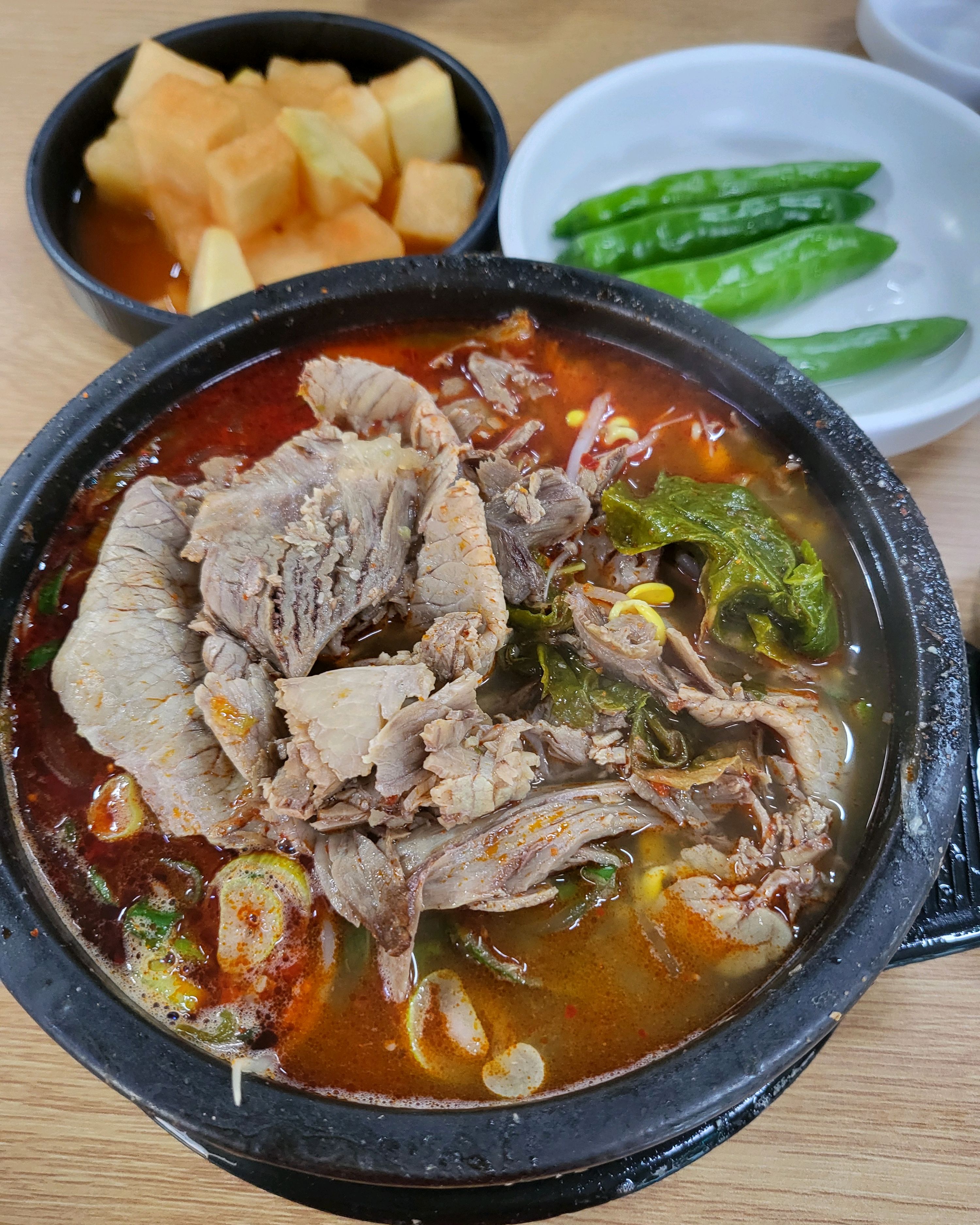 우와!!!너무 푸짐하고 고기도 듬뿍!!국물 찐 맛있어요~ - 제주 맛집 은희네해장국