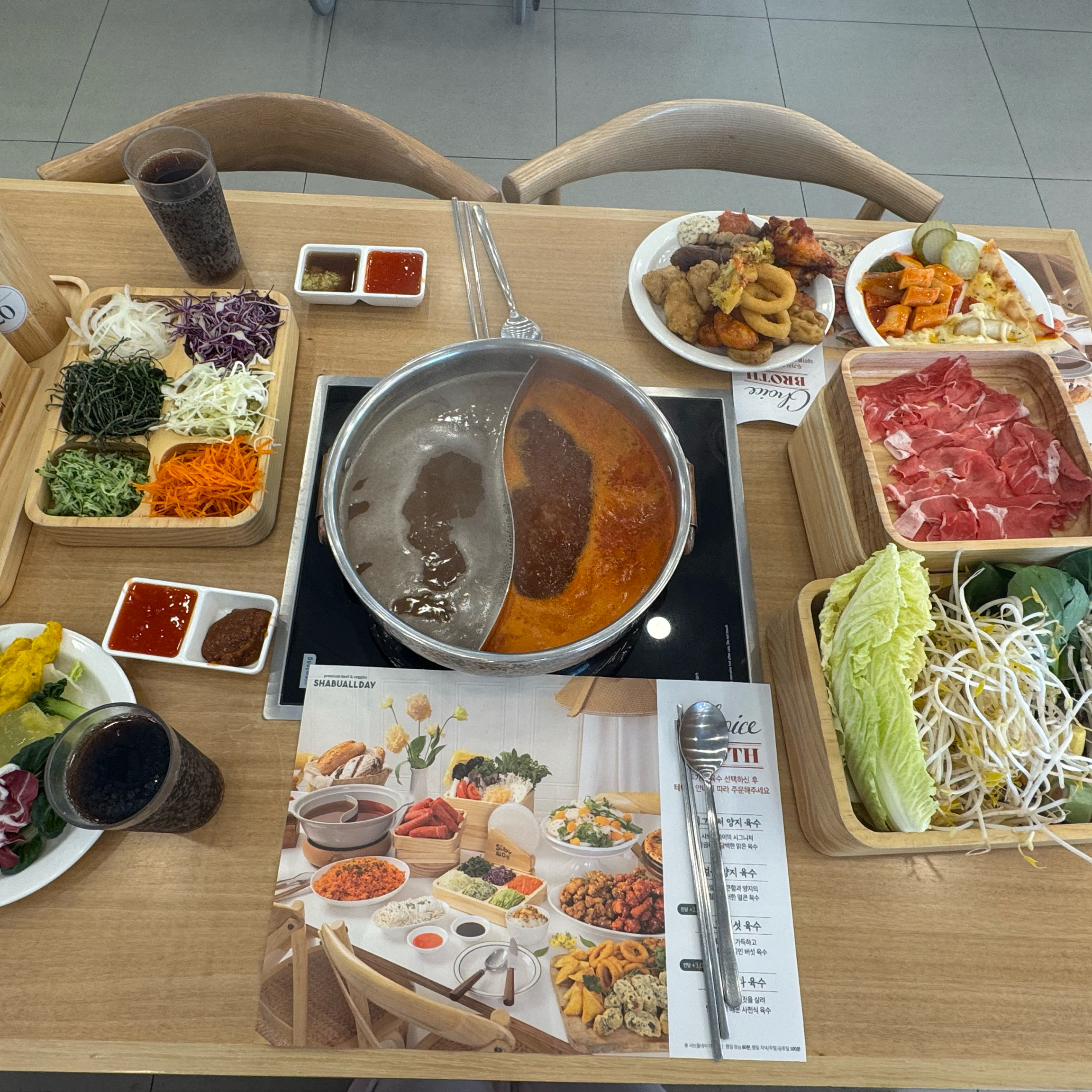 전부터 가보고싶었는데 사람이 항상 많아서 평일 점심 노렸어요ㅎㅎㅎ - 전주 삼천동 맛집 샤브올데이 전주삼천점
