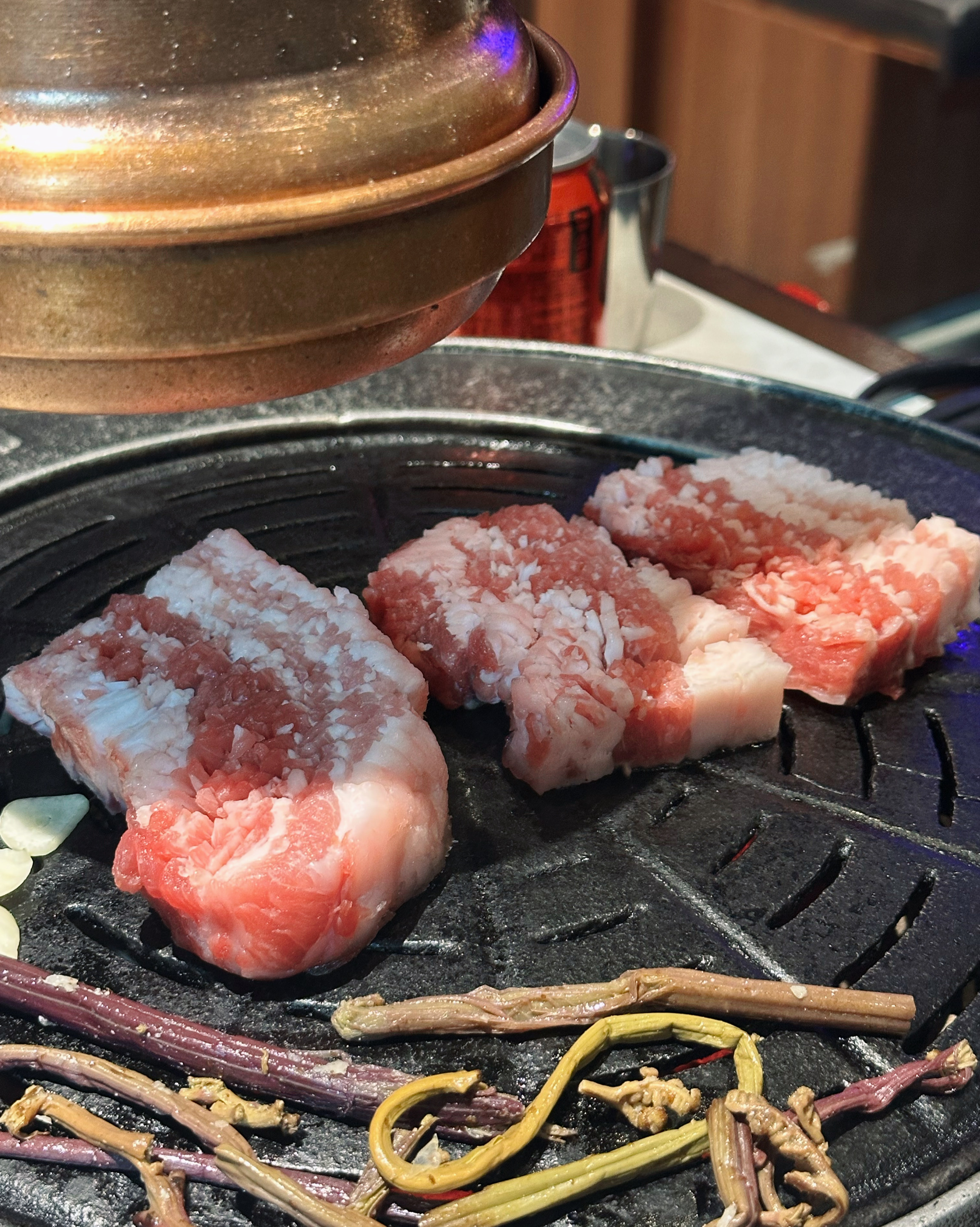 처음 와보는데 직원분도 친절하시고 좋은거같아요!! 밑반찬도 많이 나오고 맛있어요😆 다음에