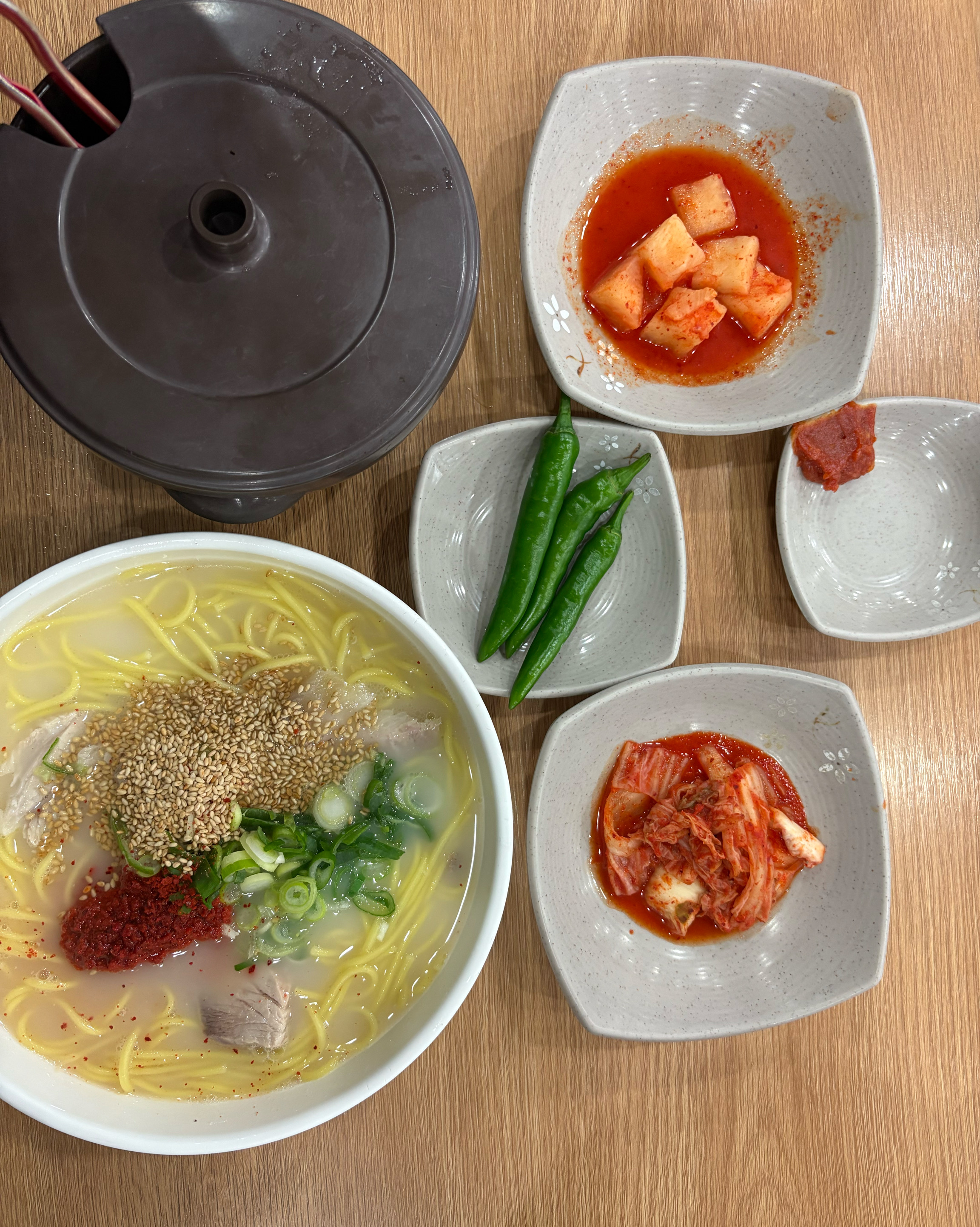 삼천포23:40분 배를 타고오는와중 06:00시에 도착하기에 24시 식당을 검색하였는데 만