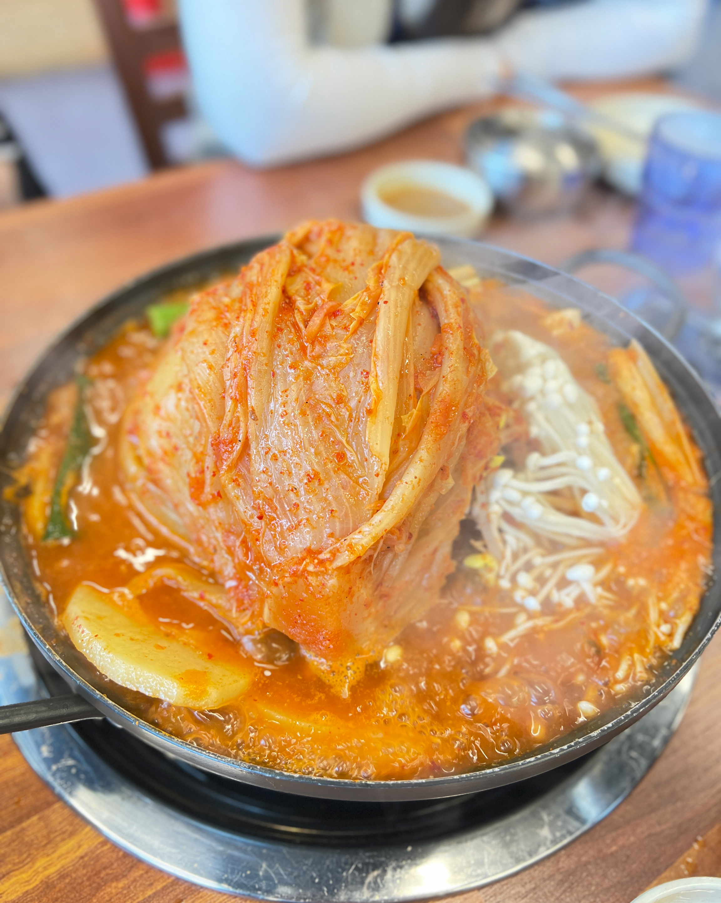 양이 어마어마해요 주차도편하고 키오스크로 주문해서 편리해요 🙂🙂 묶은지는 꼭드셔보세요 - 불당동 맛집 노걸대감자탕 불당점